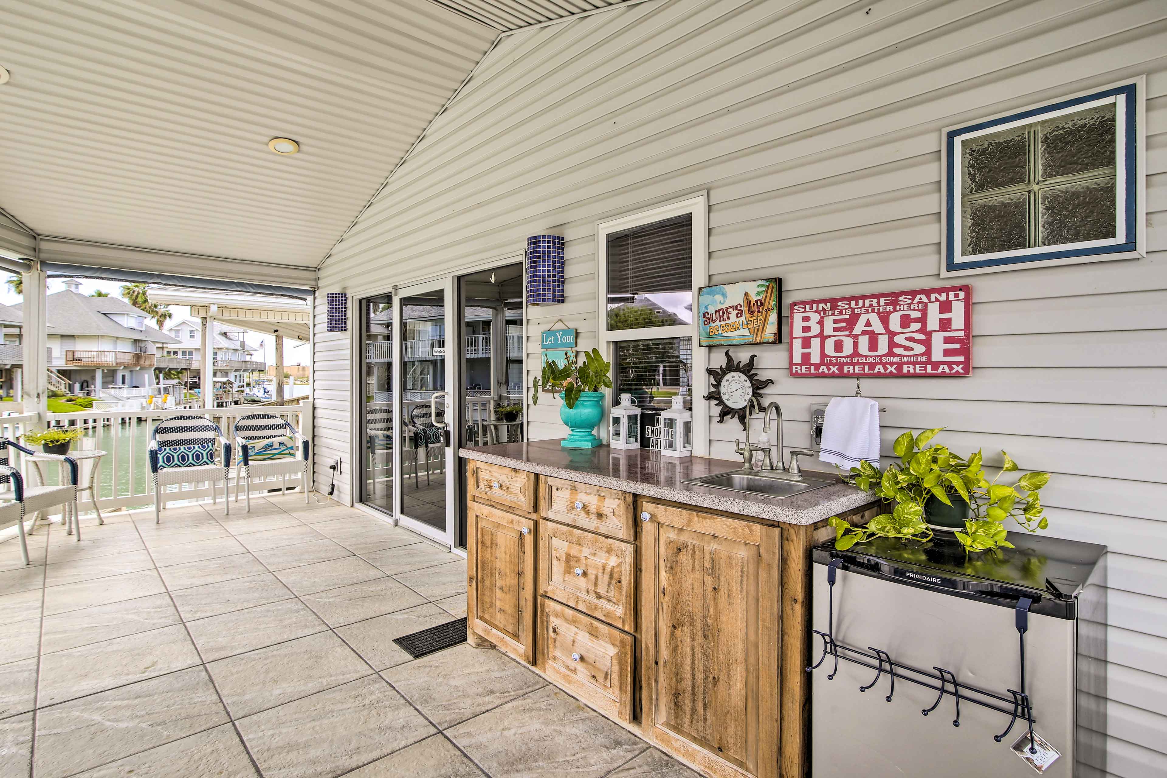 Deck | Outdoor Wet Bar