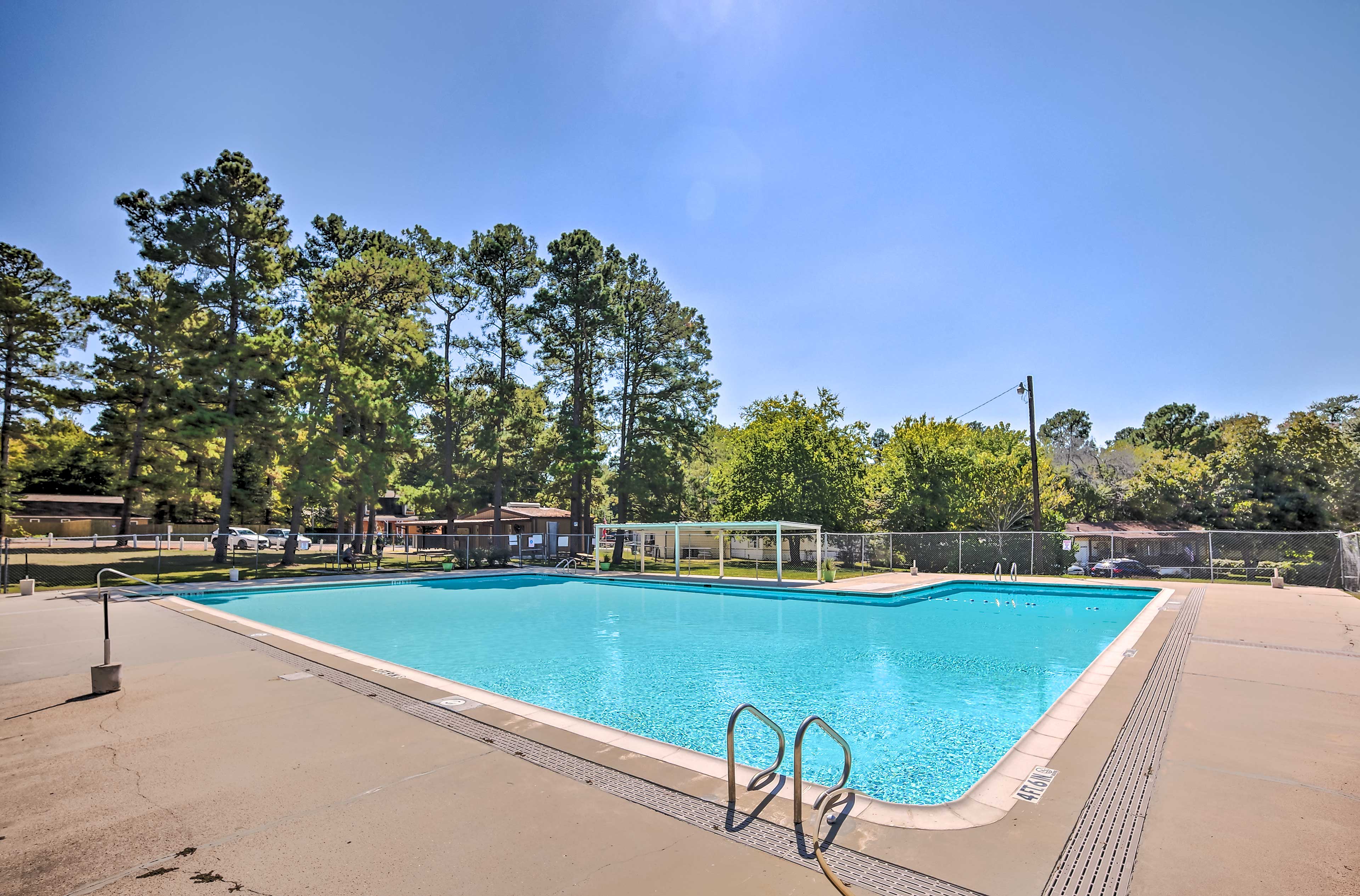 Community Amenities | Seasonal Pool | Rec Center