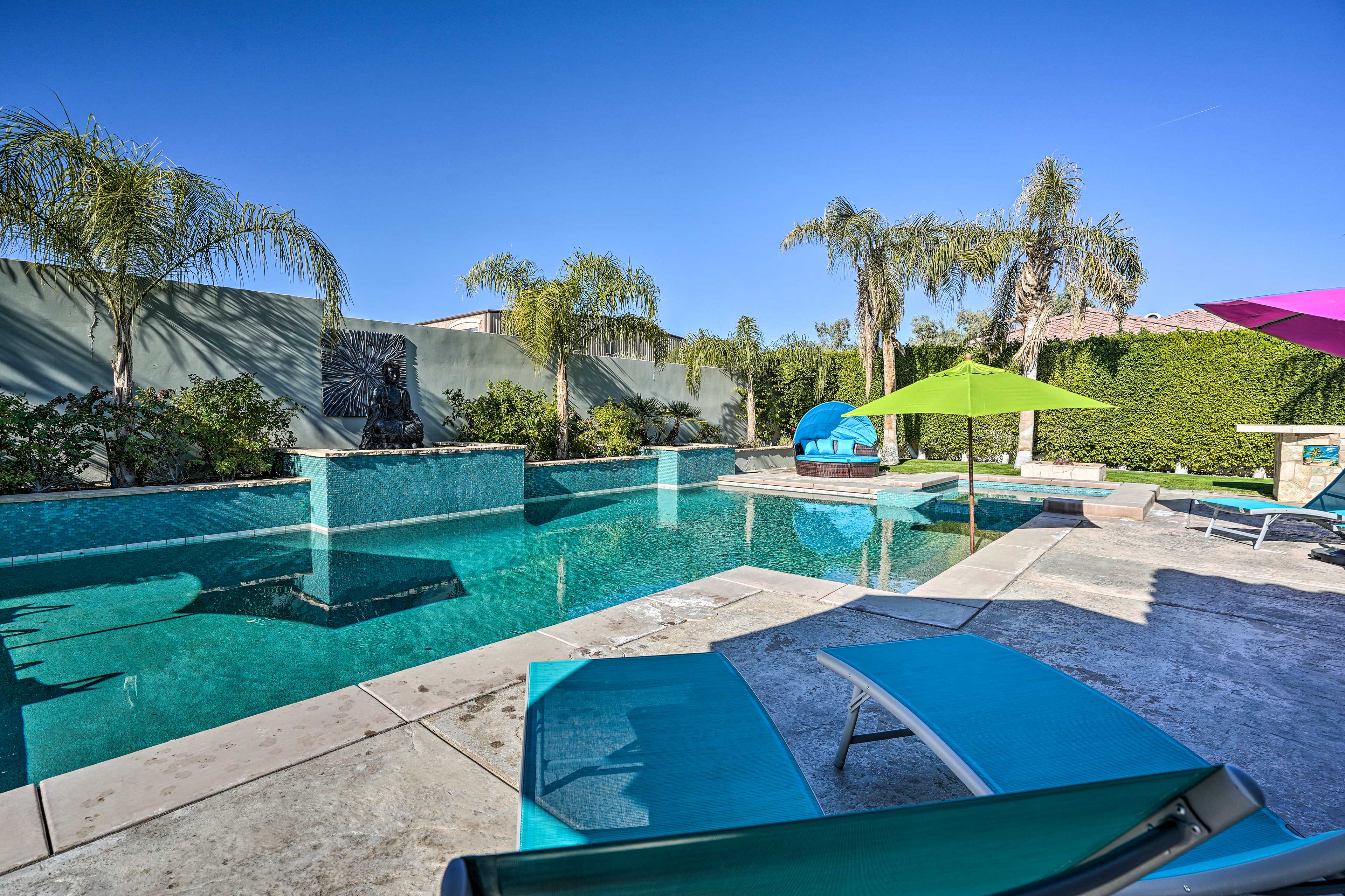 Private Heated Pool | Private Hot Tub | Pool Toys | Beach Towels & Umbrella