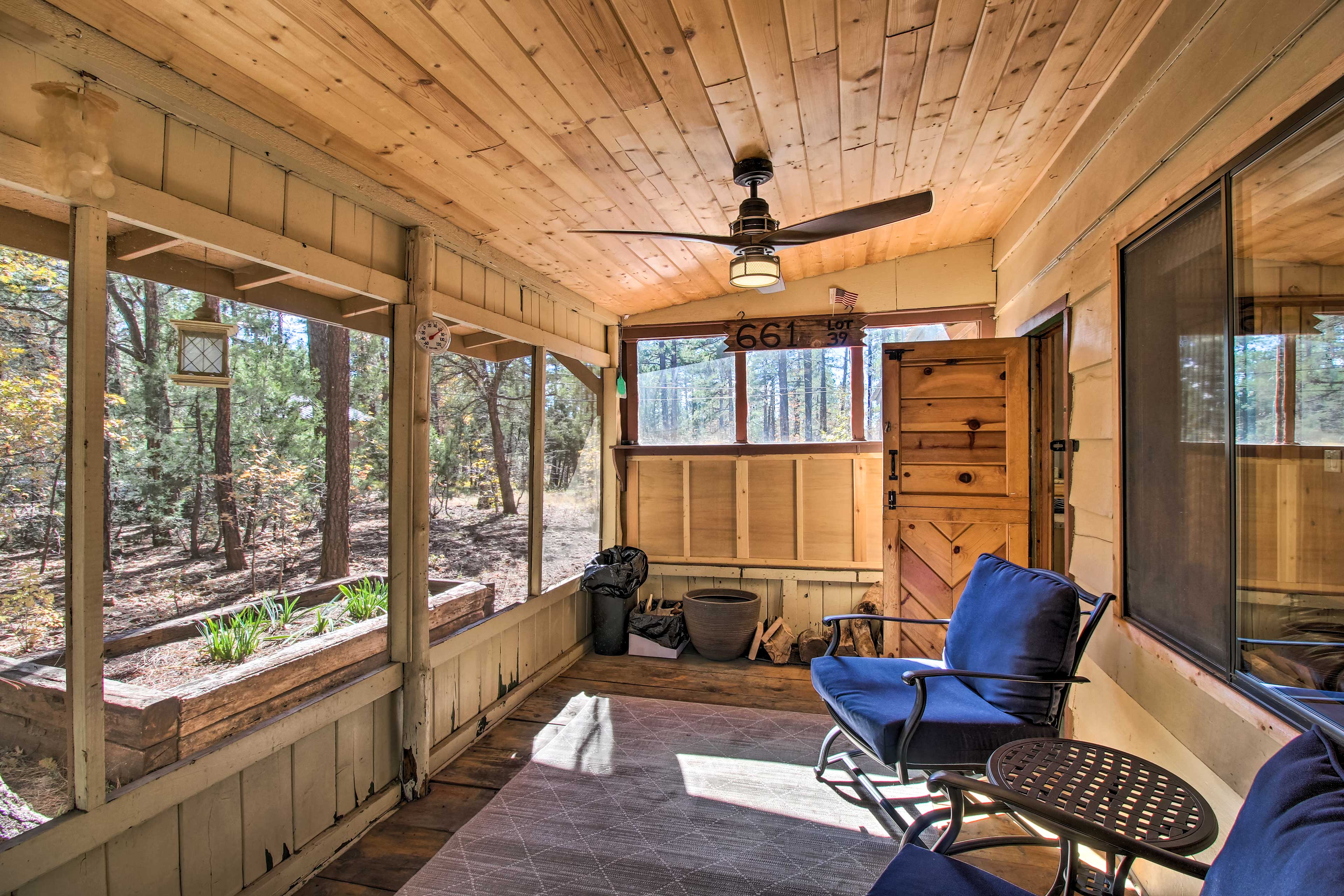 Screened-In Porch | Seating