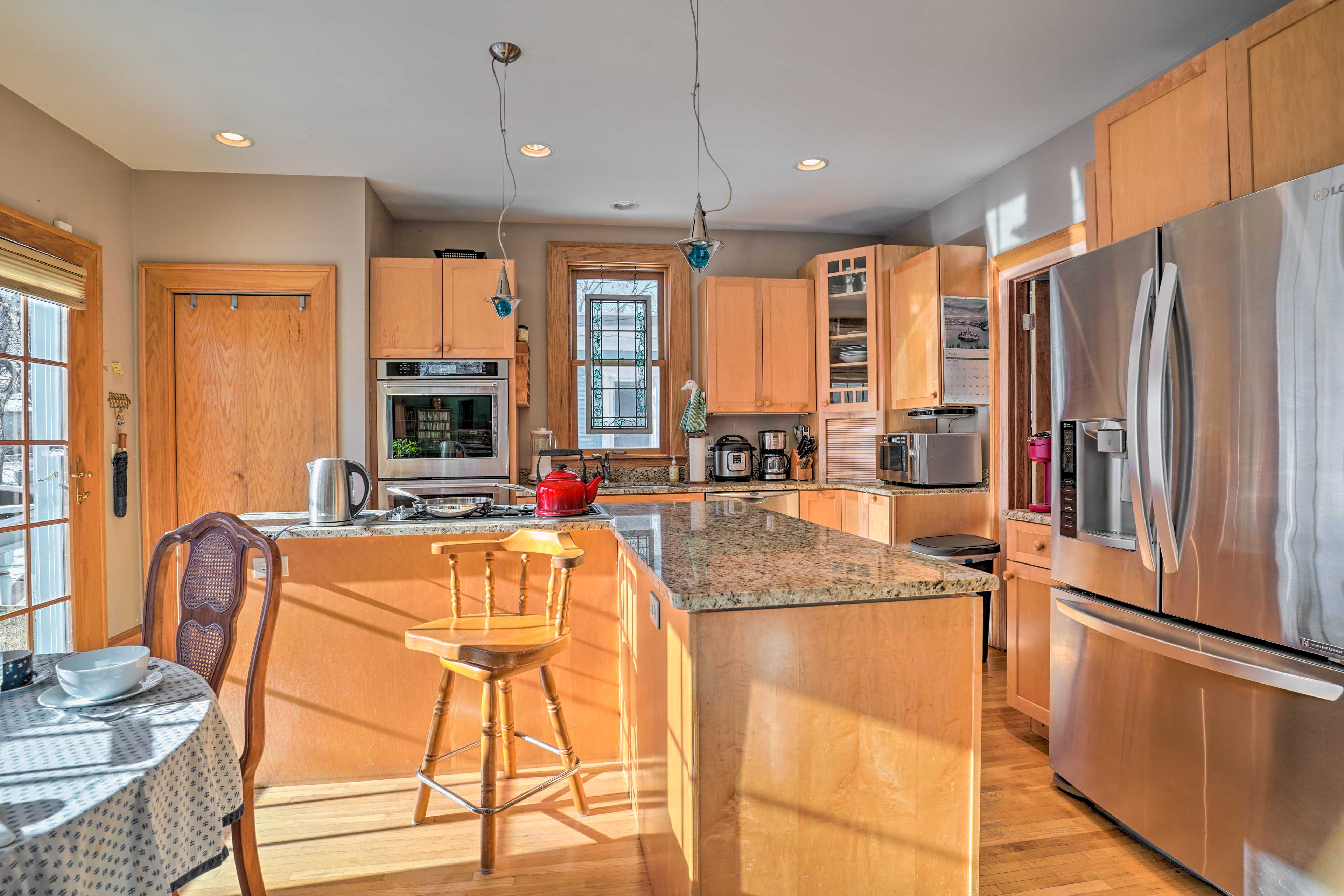 Kitchen | Equipped w/ Cooking Essentials