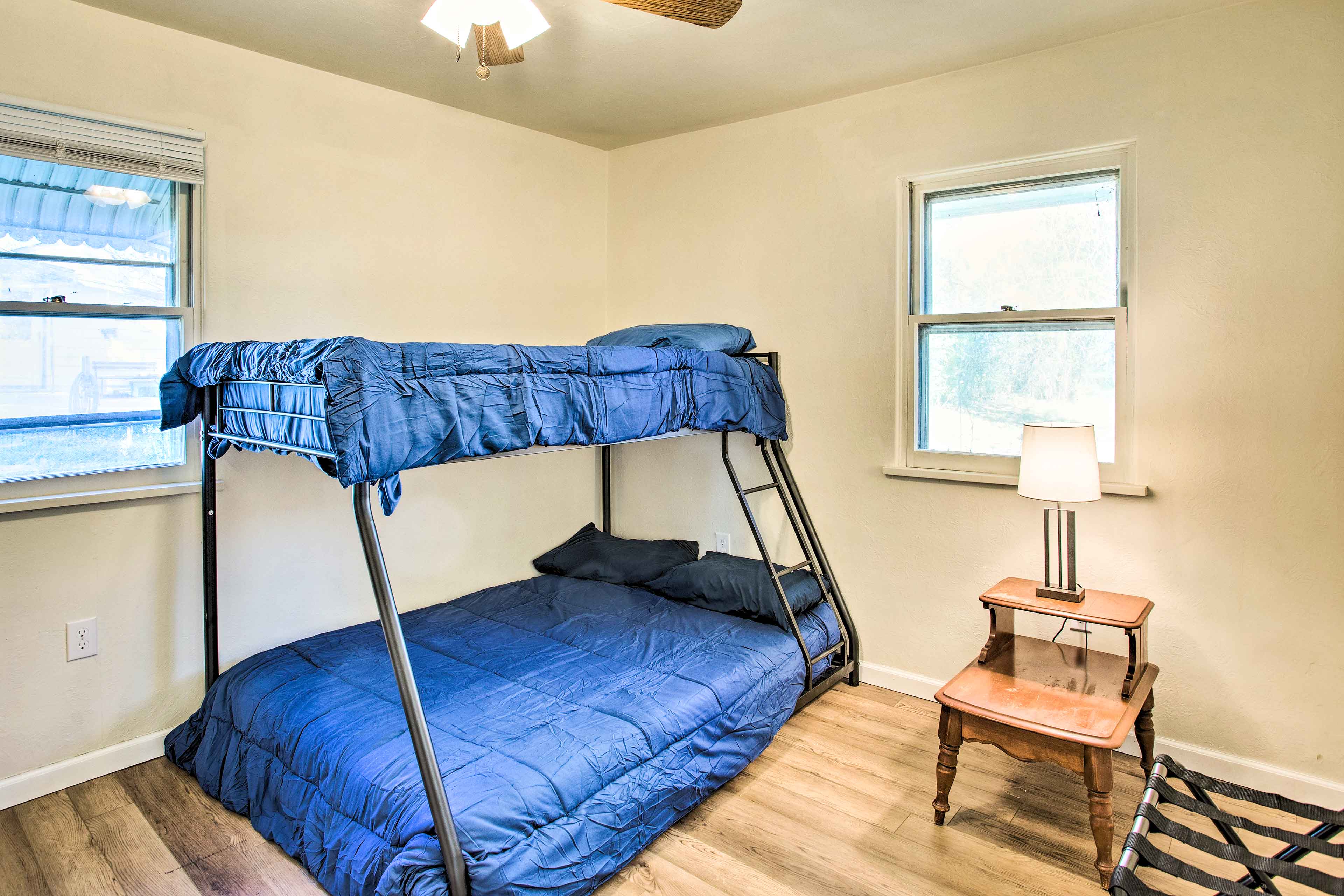 Bedroom 2 | Twin/Full Bunk Bed