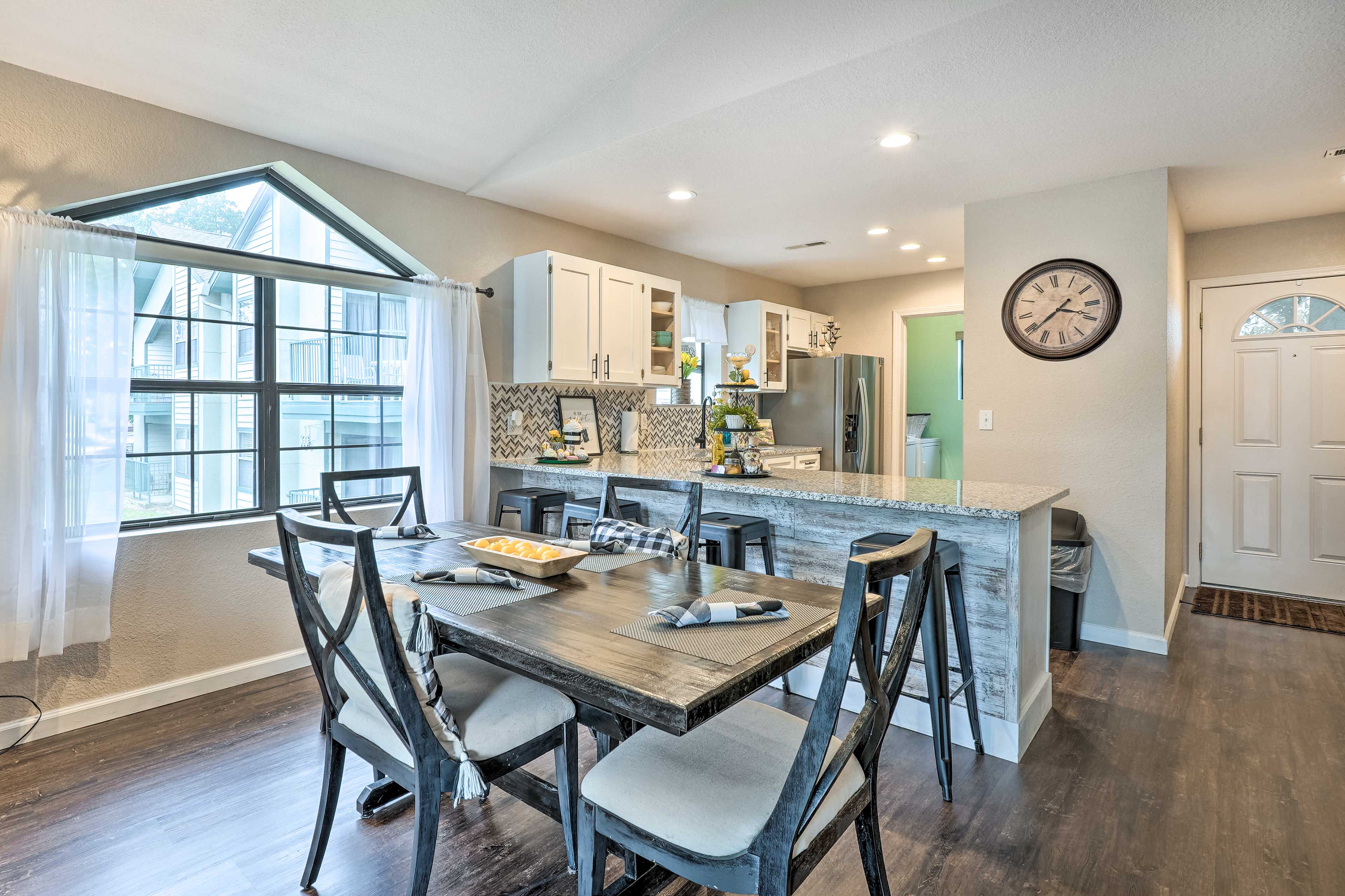 Dining Area | Dishware & Flatware