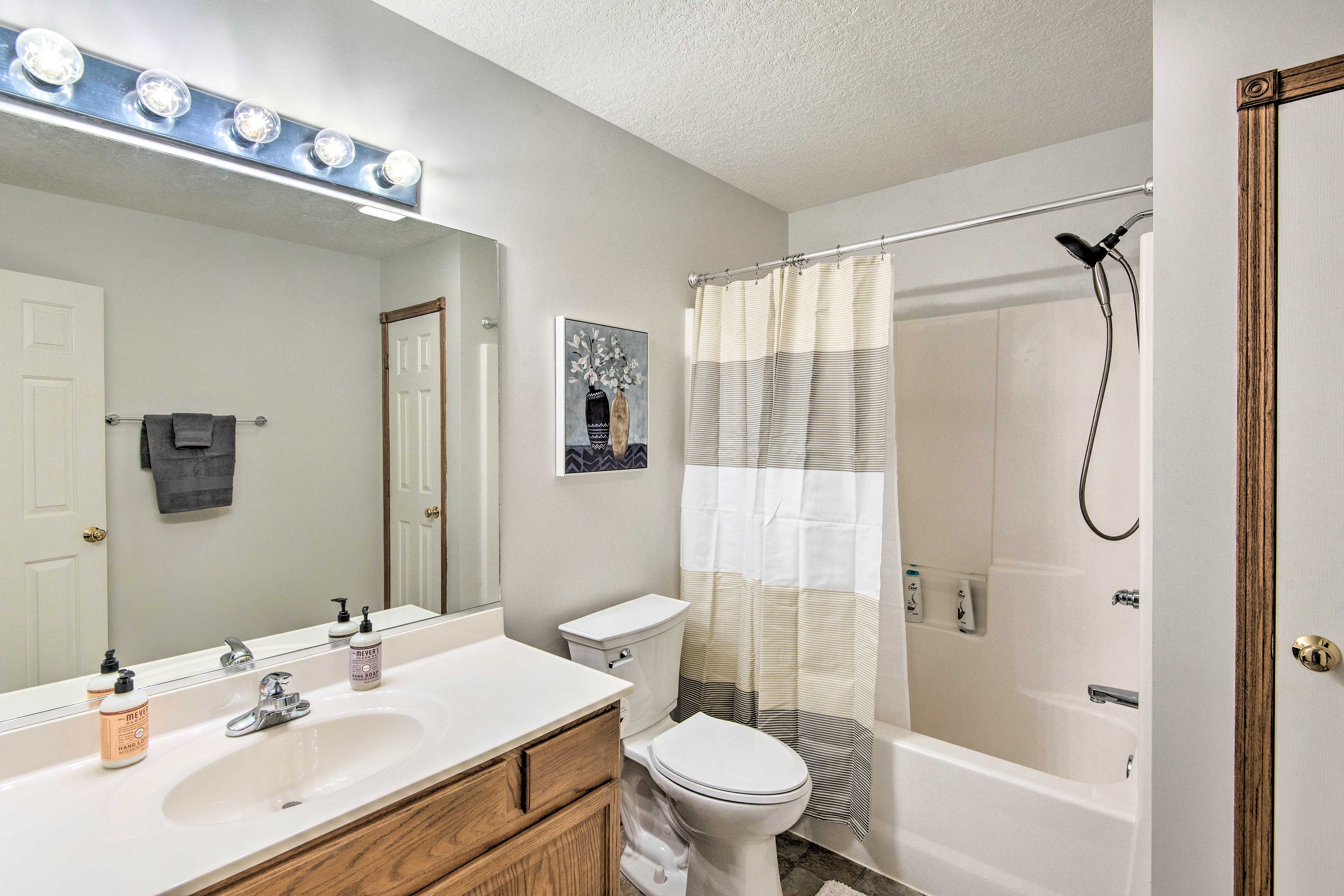 En-Suite Bathroom | Complimentary Toiletries