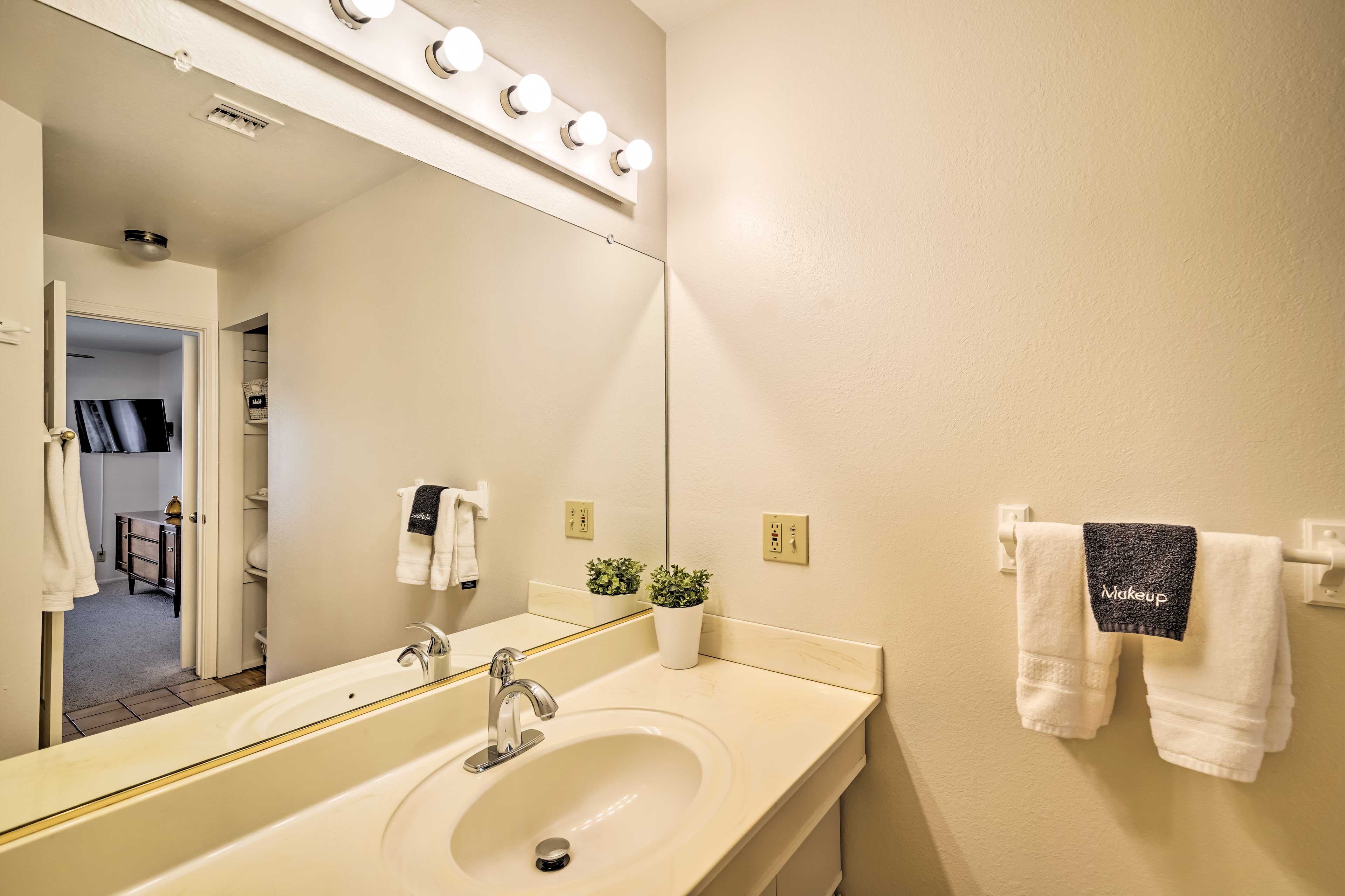 En-Suite Bathroom | Towels Provided