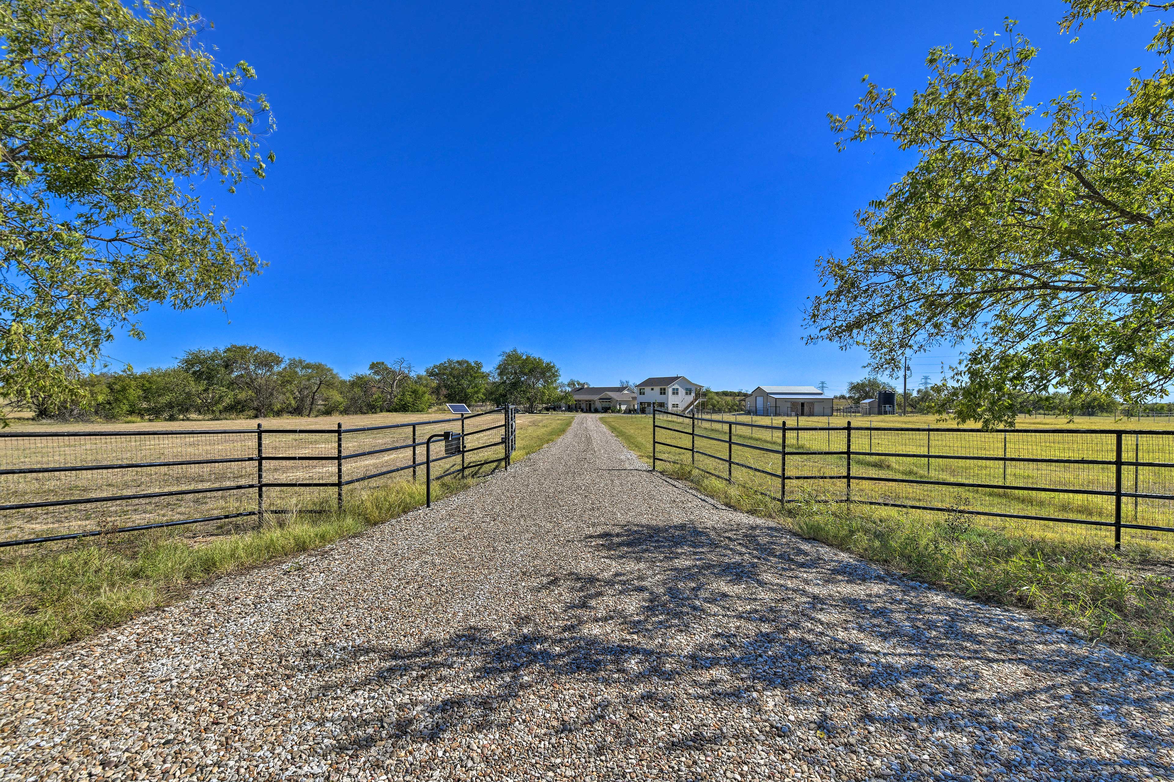 Driveway w/ Gate