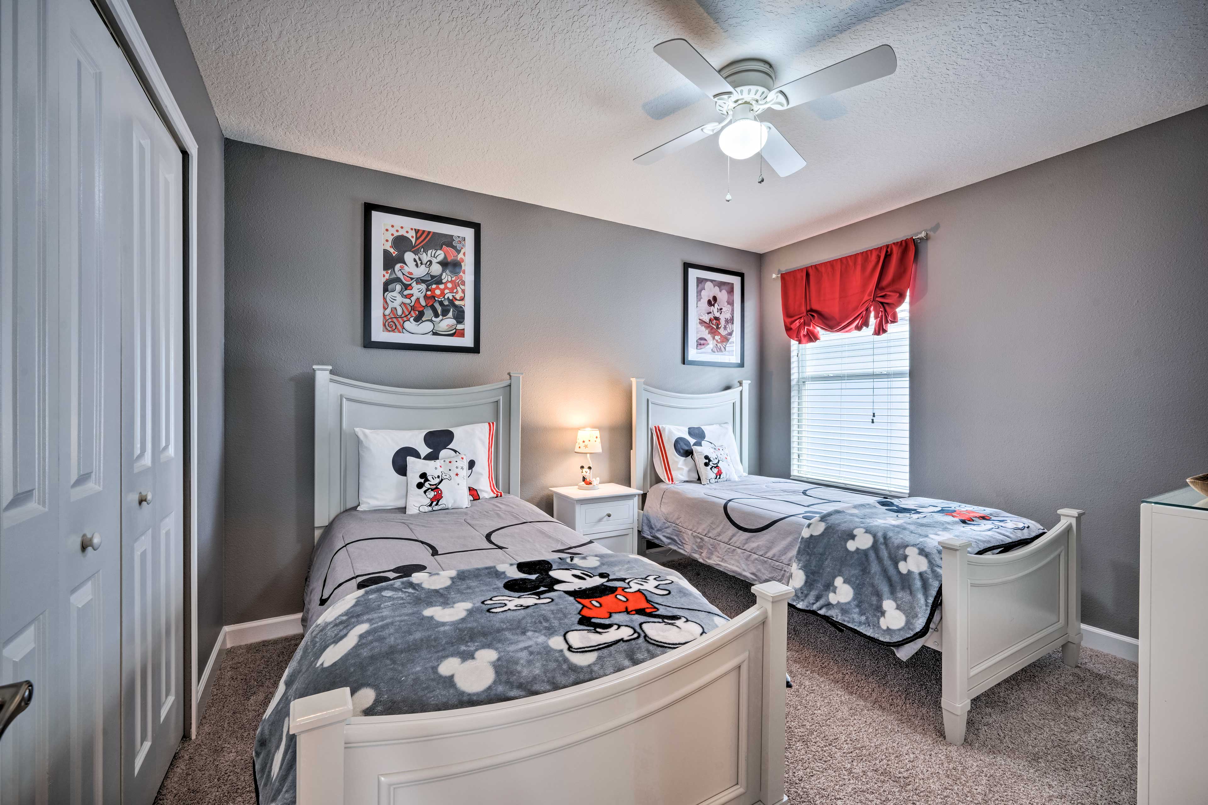 Bedroom 5 | 2 Twin Beds | Smart TV | 2nd Floor