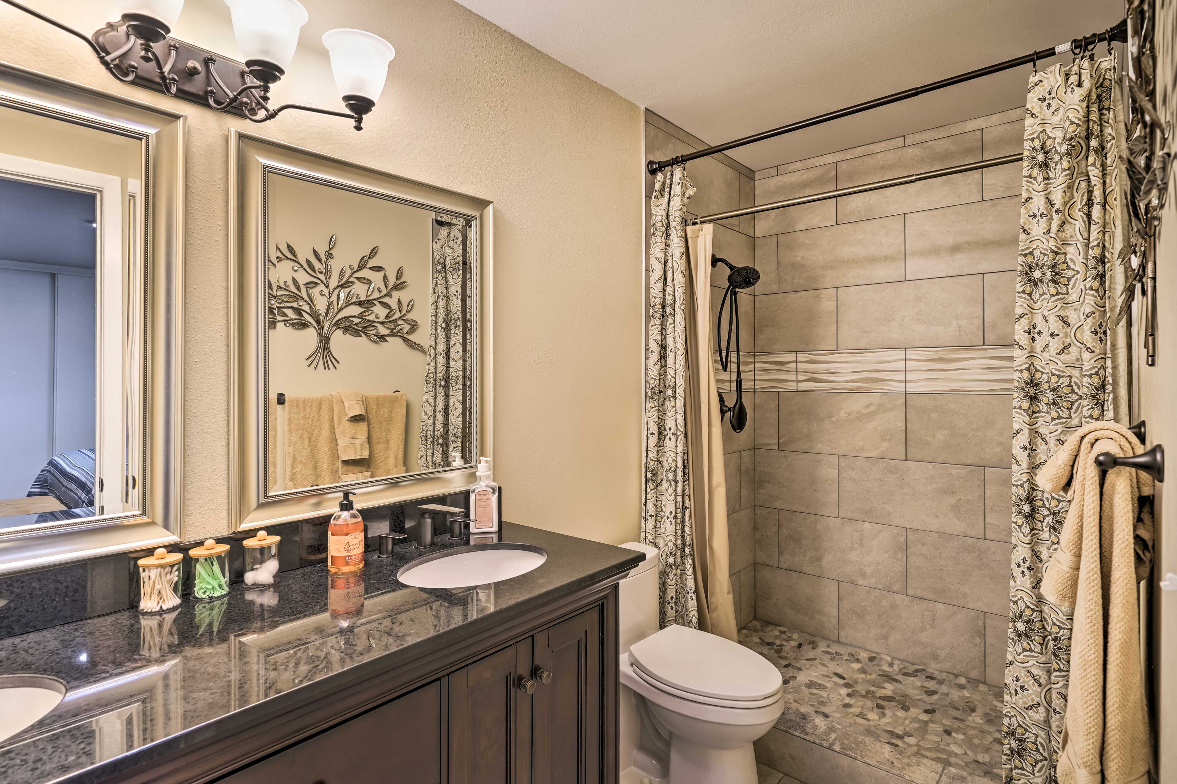 En-Suite Bathroom | Towels Provided