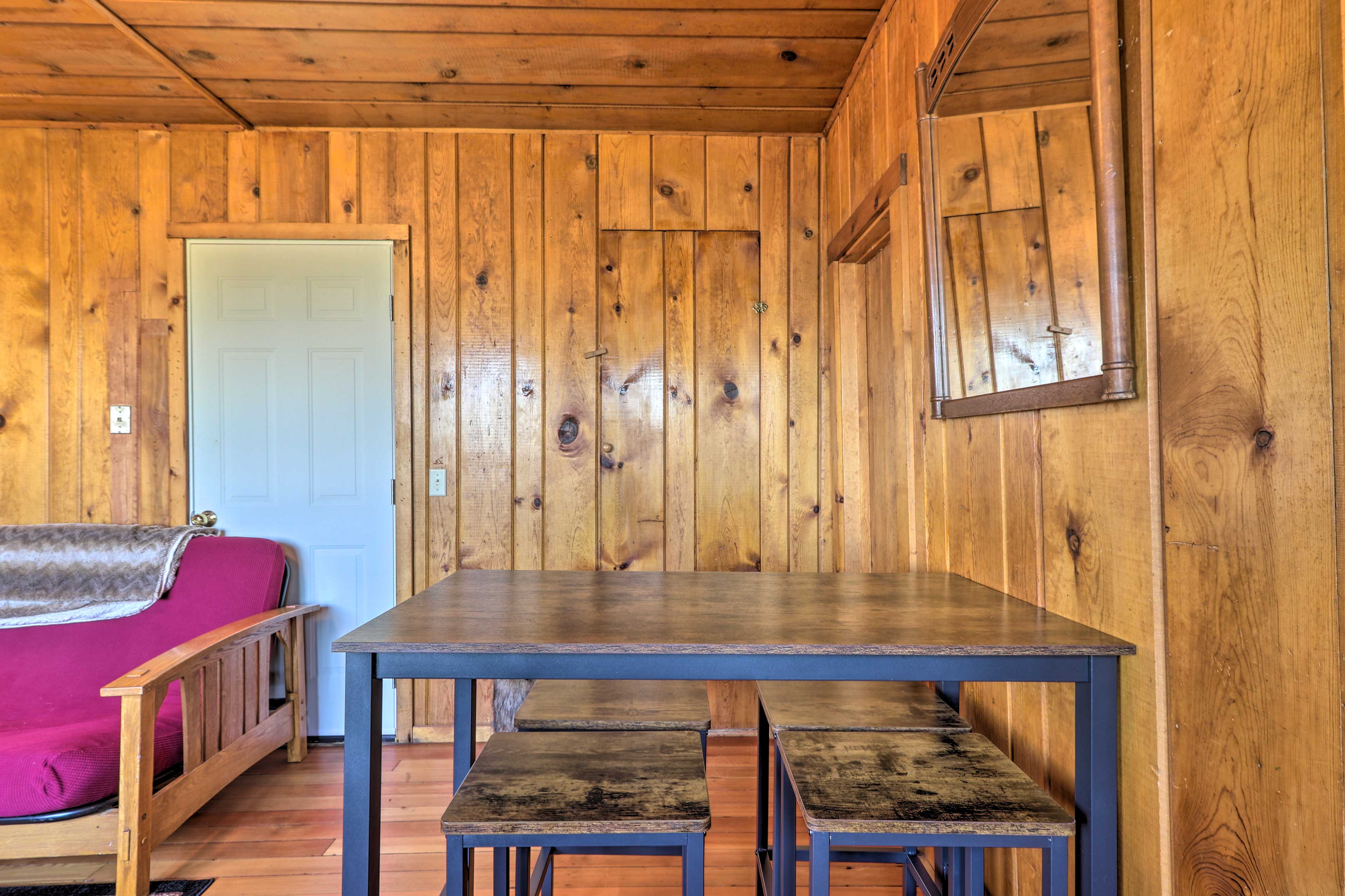 Dining Area | Dishware & Flatware Provided