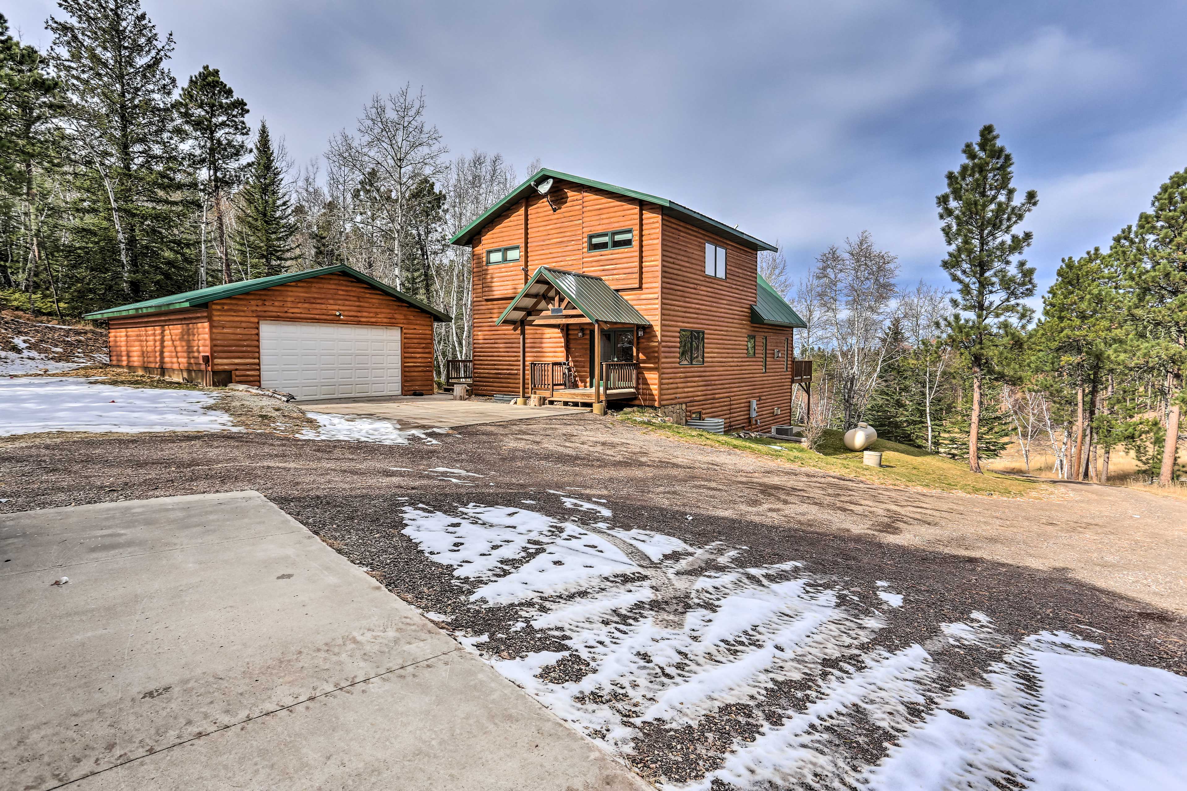 Parking | Garage (2 Vehicles) | Driveway (6 Vehicles)