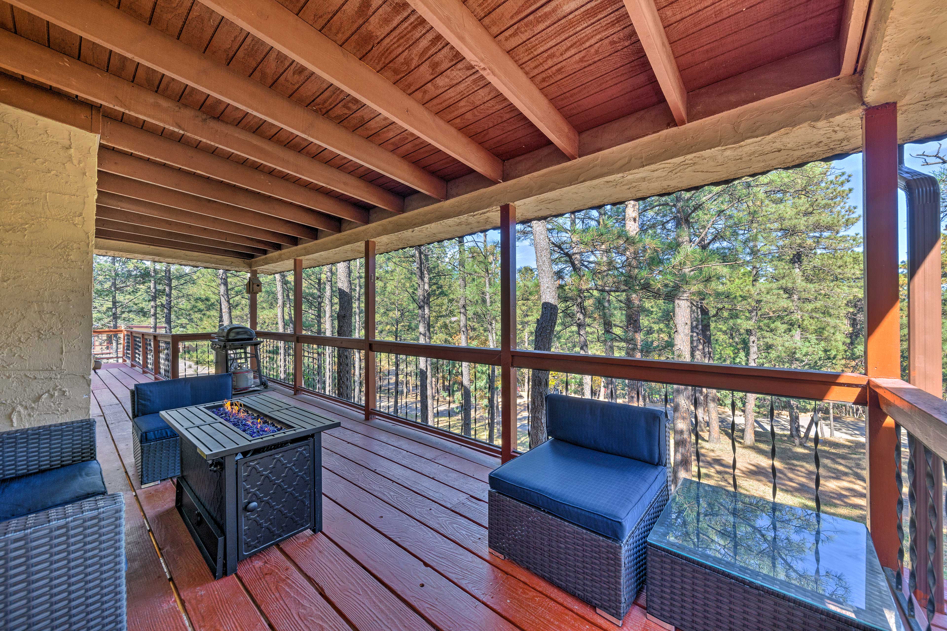 All-Season Alto Getaway w/ Fire Pit & Deck!