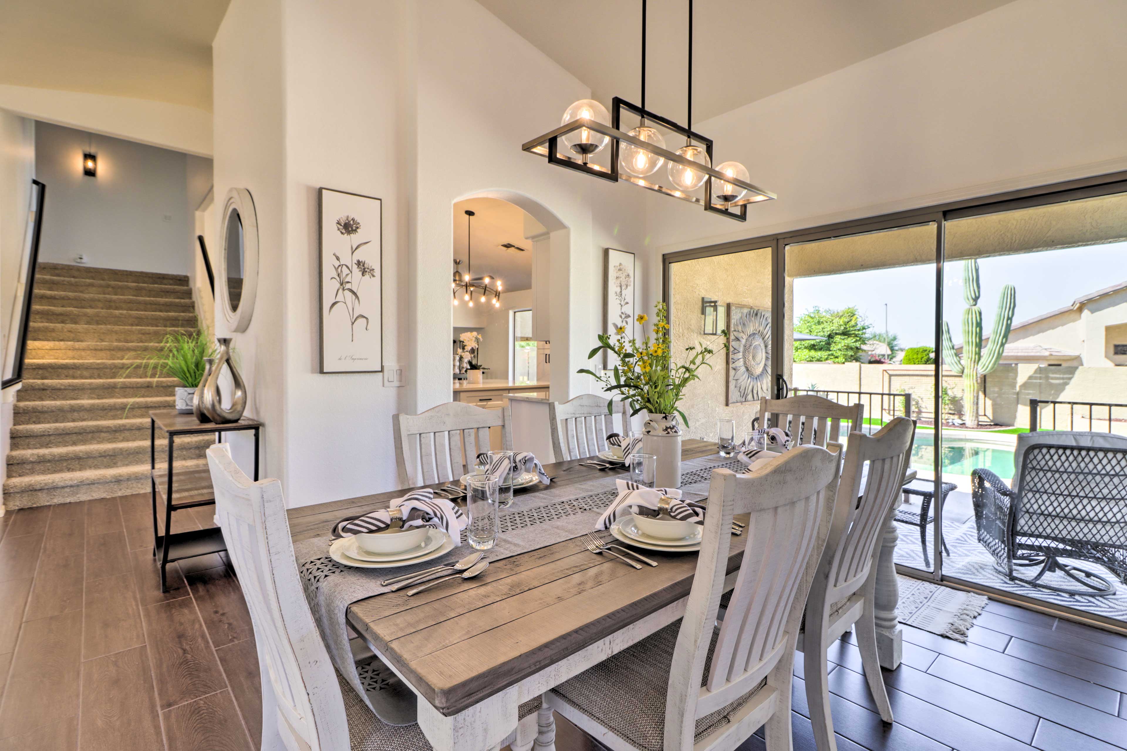 Dining Area | Dishware & Flatware Provided