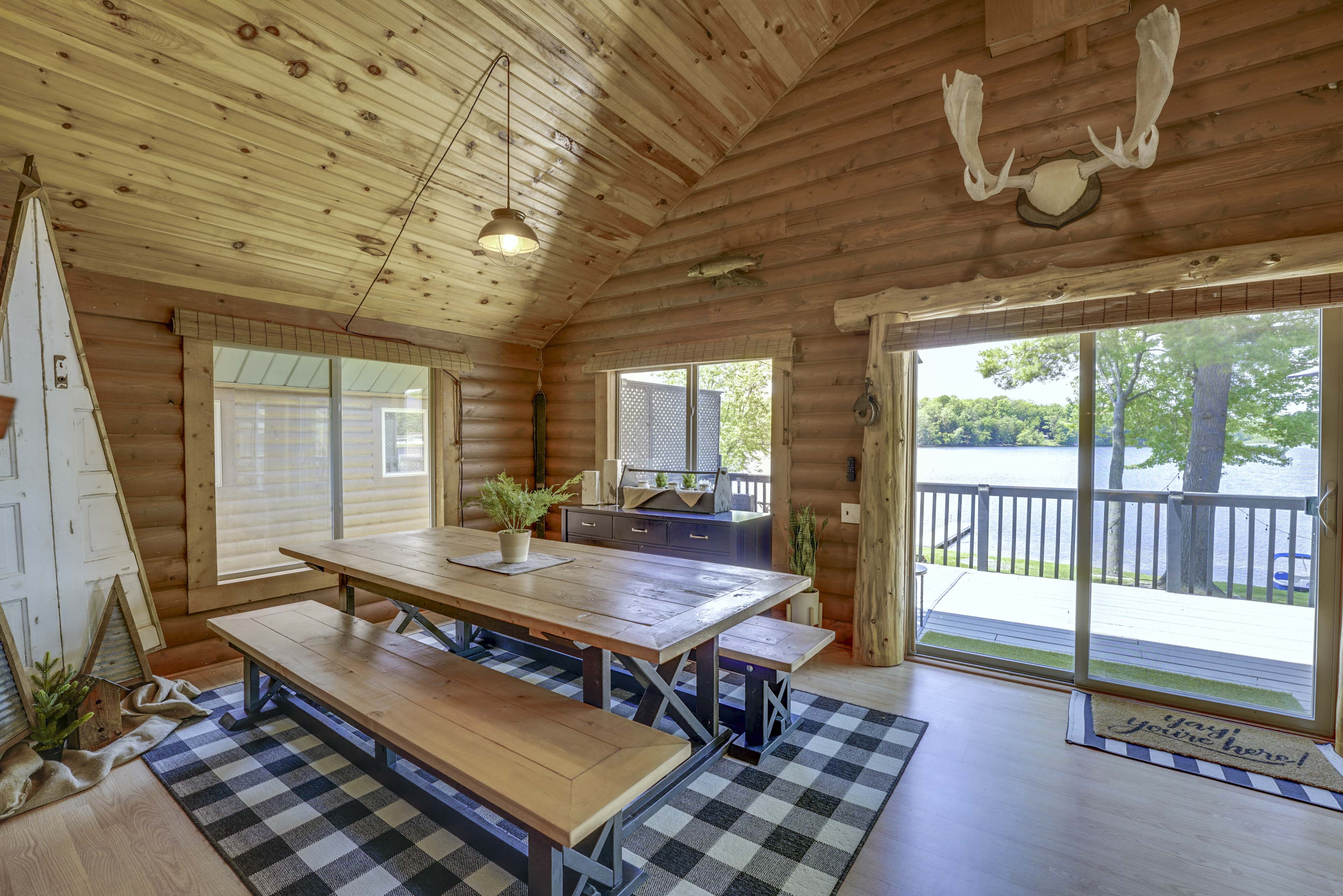 Dining Area | Dishware Provided