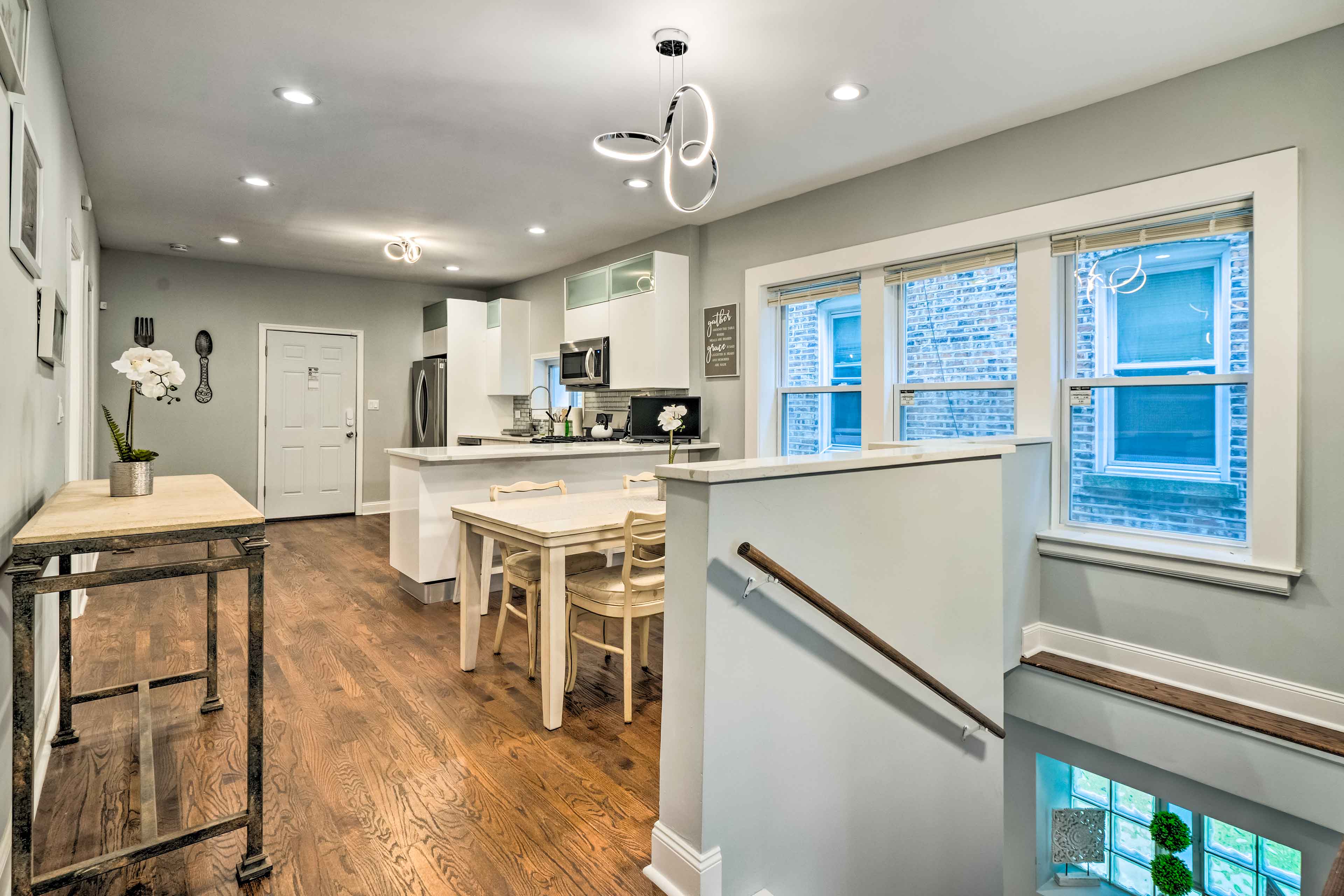 Dining Area | Dishware/Flatware Provided