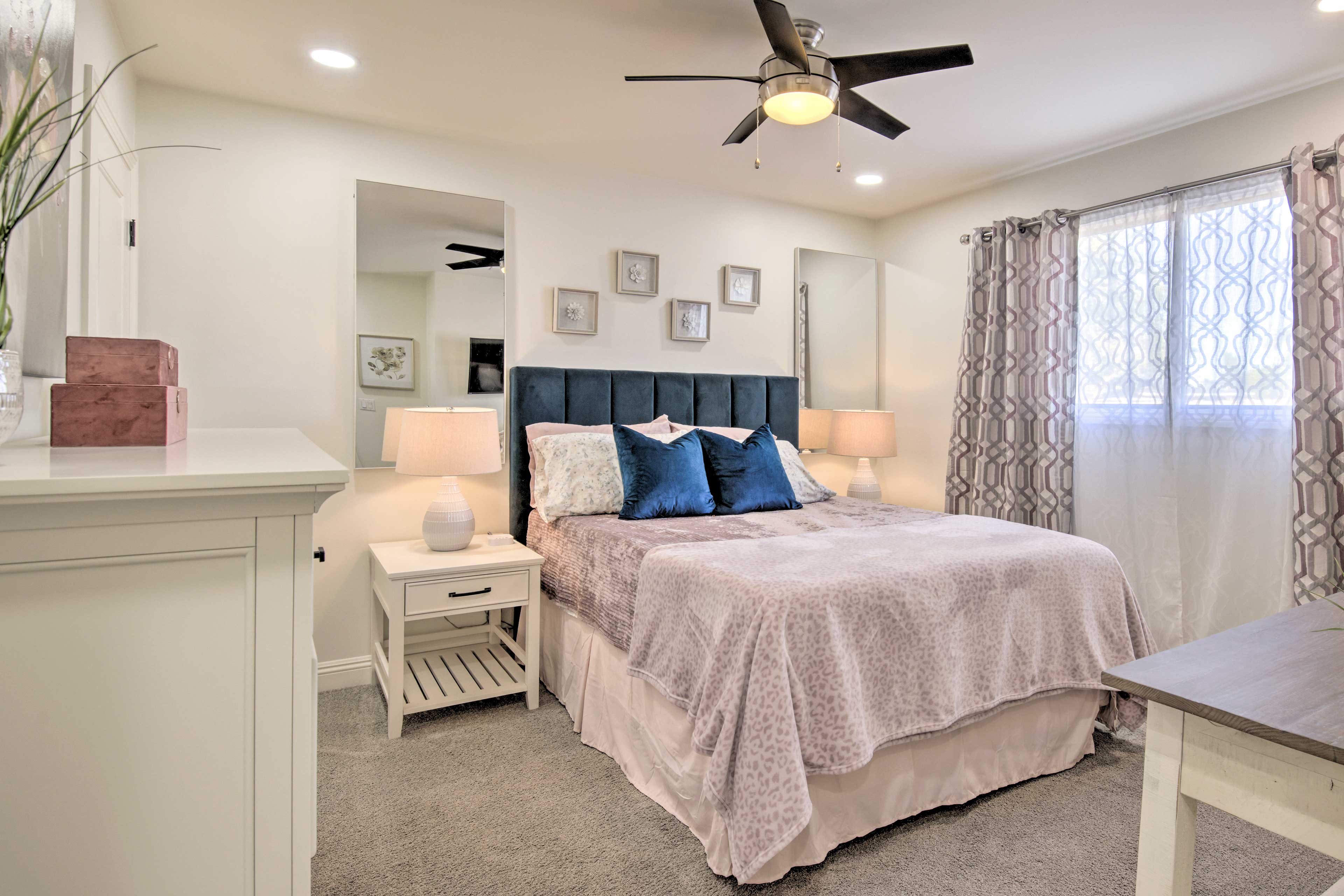 Bedroom 2 | Queen Bed | Smart TV | Ceiling Fans | Linens Provided