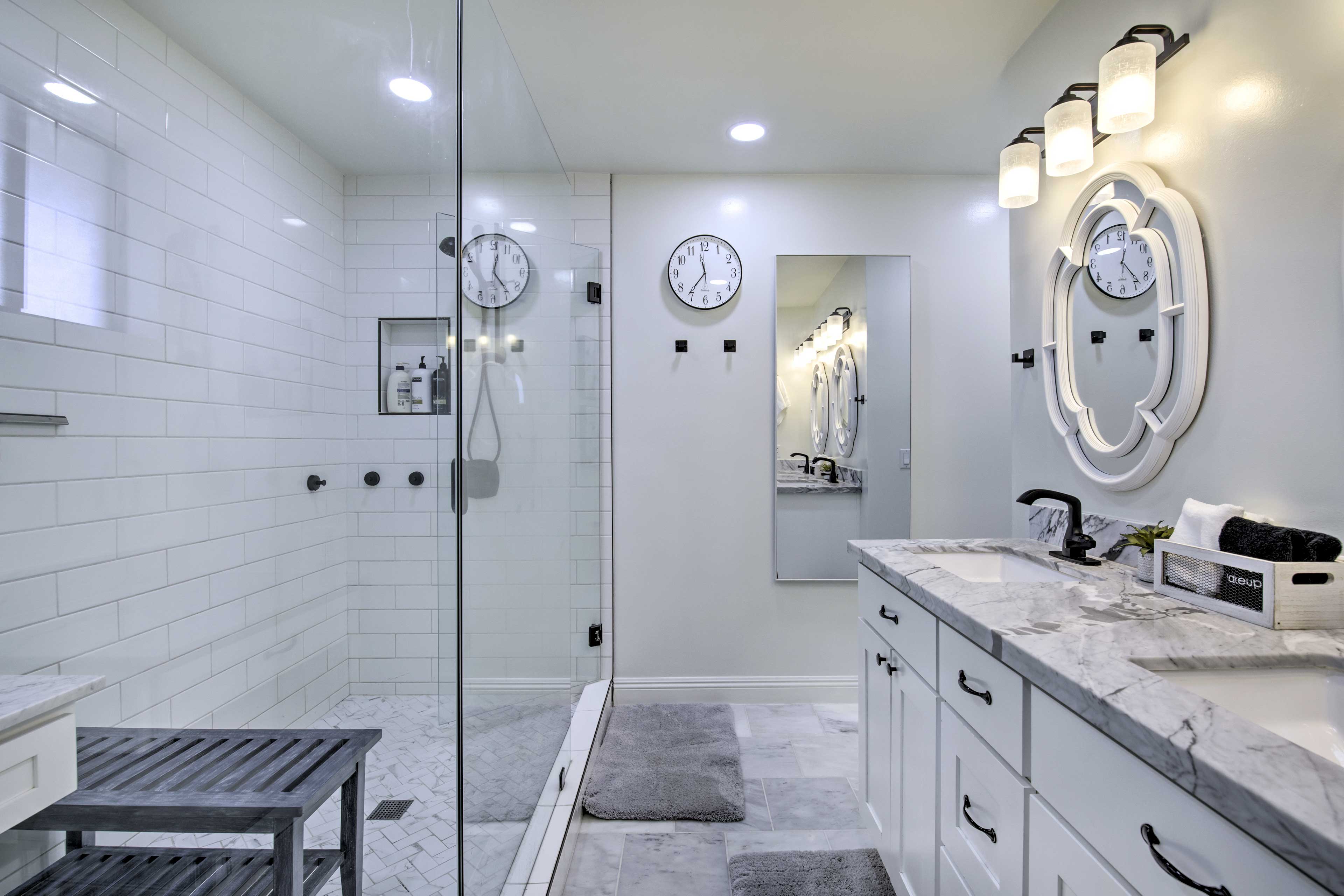 Full Bathroom | Walk-In Shower | Towels Provided