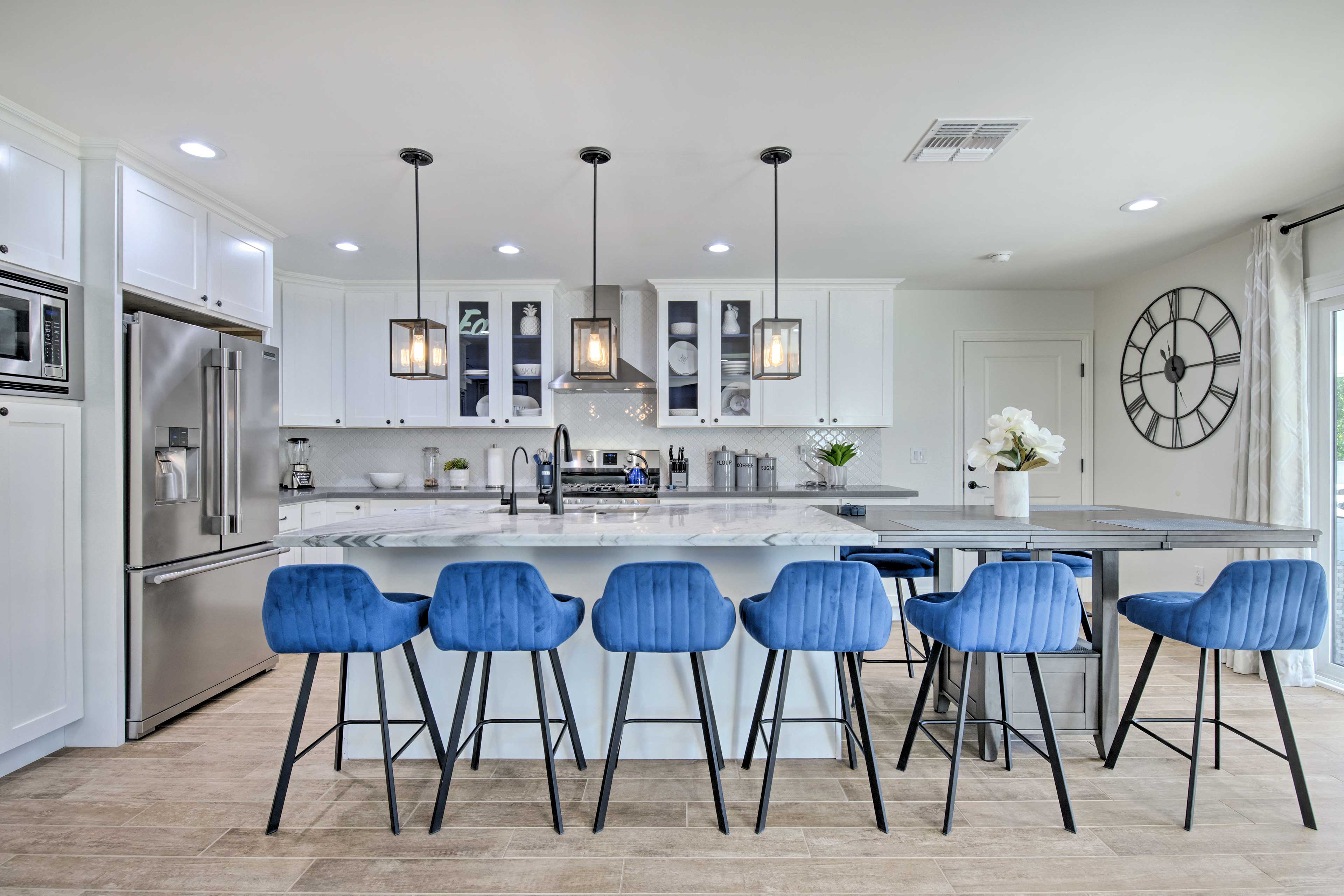 Dining Area | Breakfast Bar | Dining Table | Dishware/Flatware