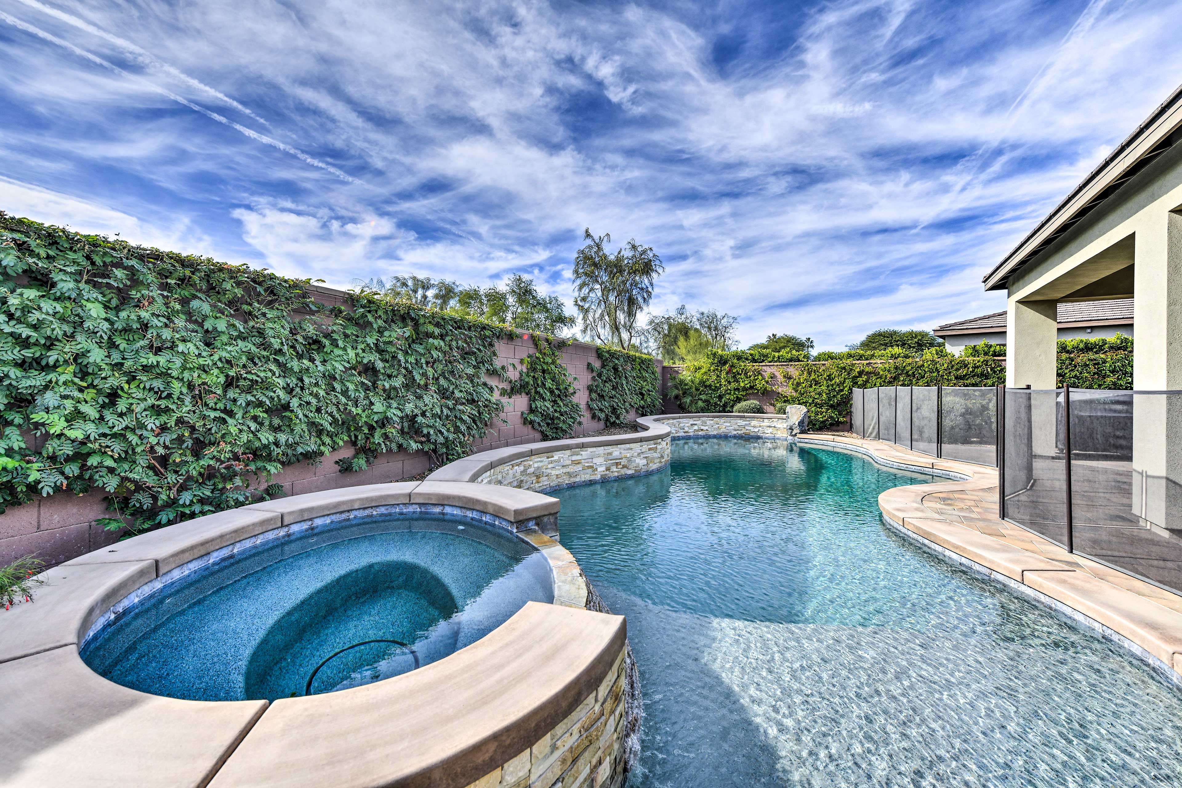 Private Pool (1'-6') | Spa | Putting Green | Grill