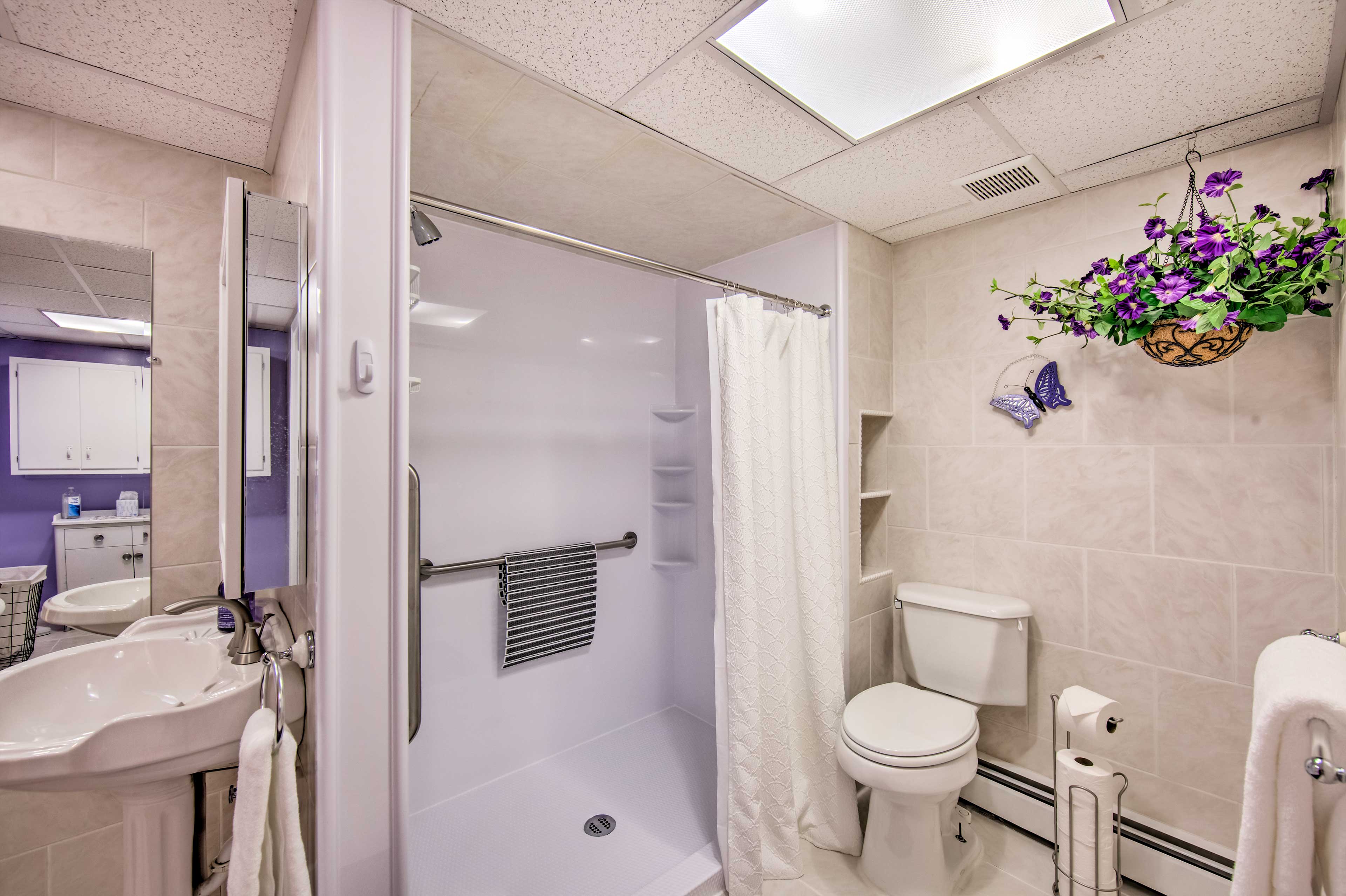 Bathroom | Towels Provided | Complimentary Toiletries | Hair Dryer