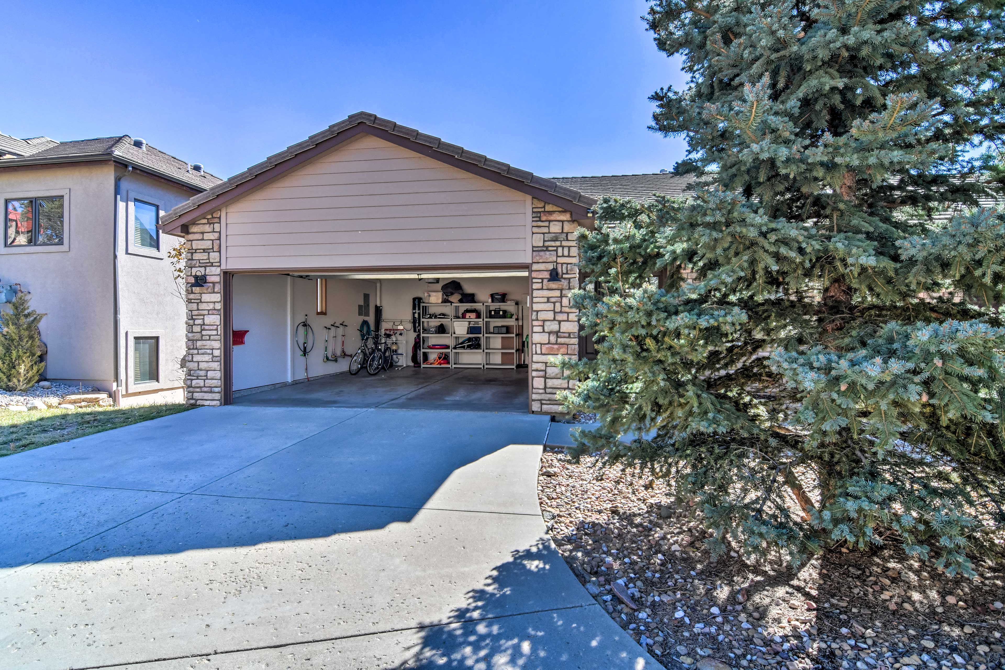 Garage Parking (1 Vehicle) | Driveway (2 Vehicles)