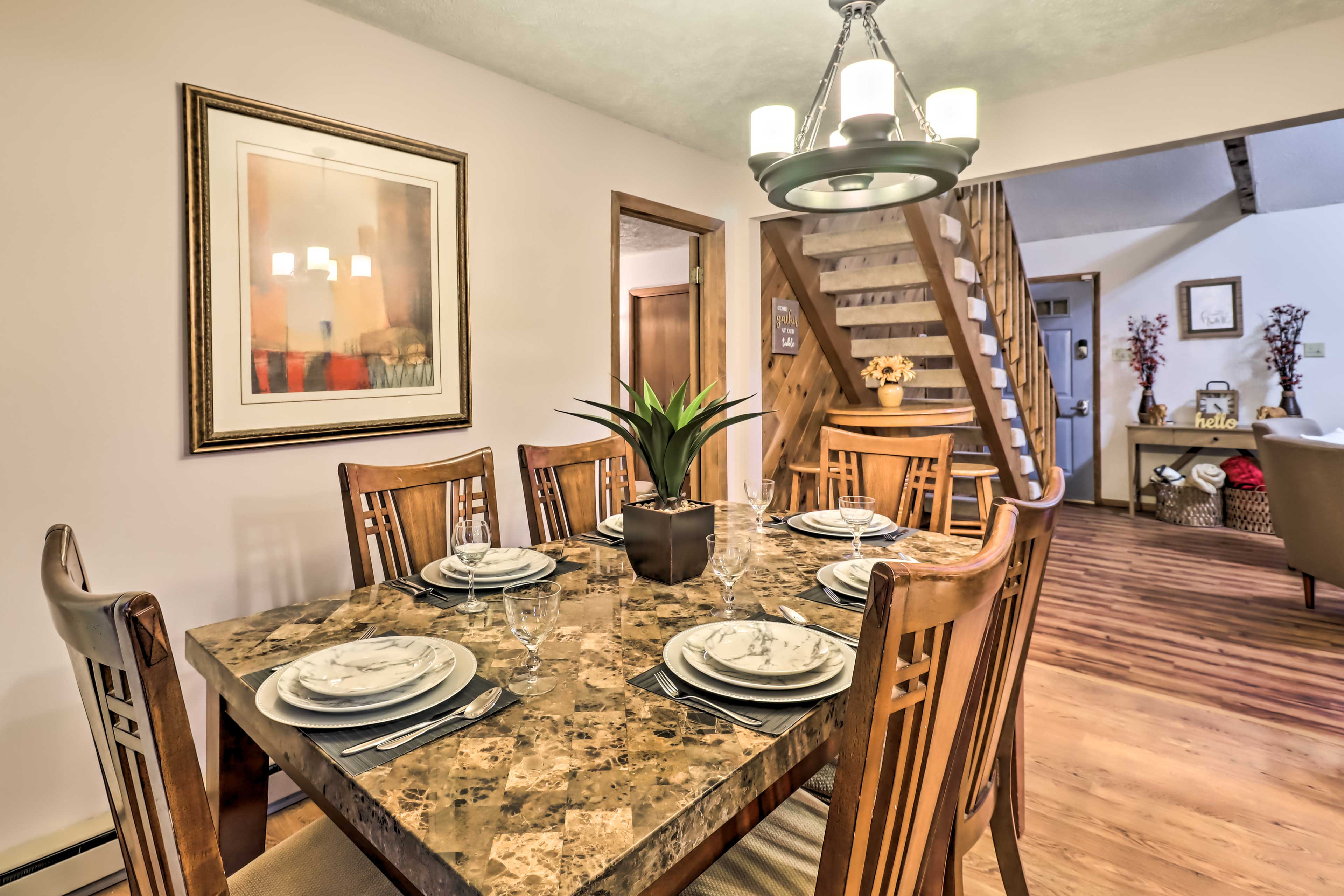 Dining Area | Dishware & Flatware Provided