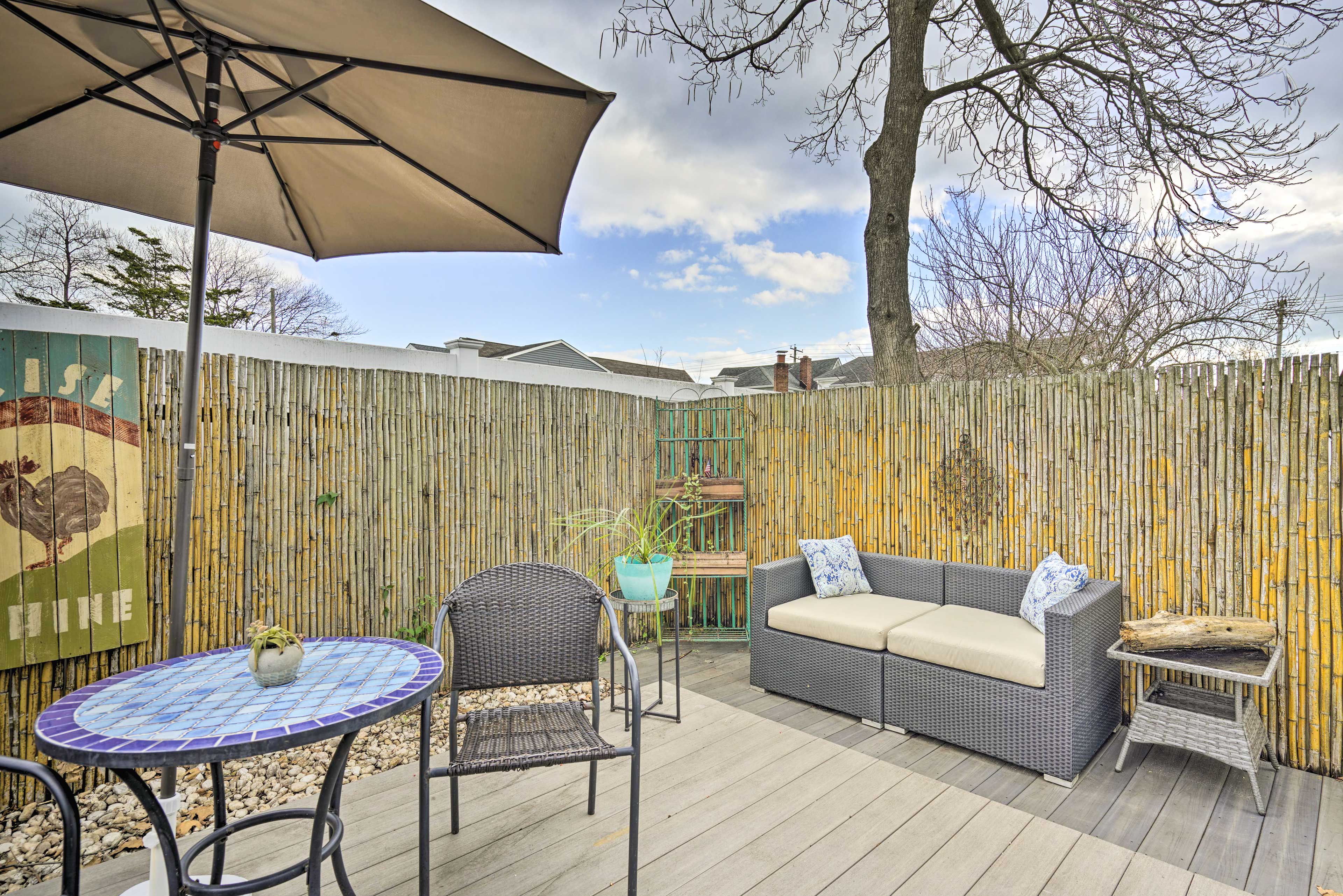 Deck | Outdoor Seating | Gas Grill