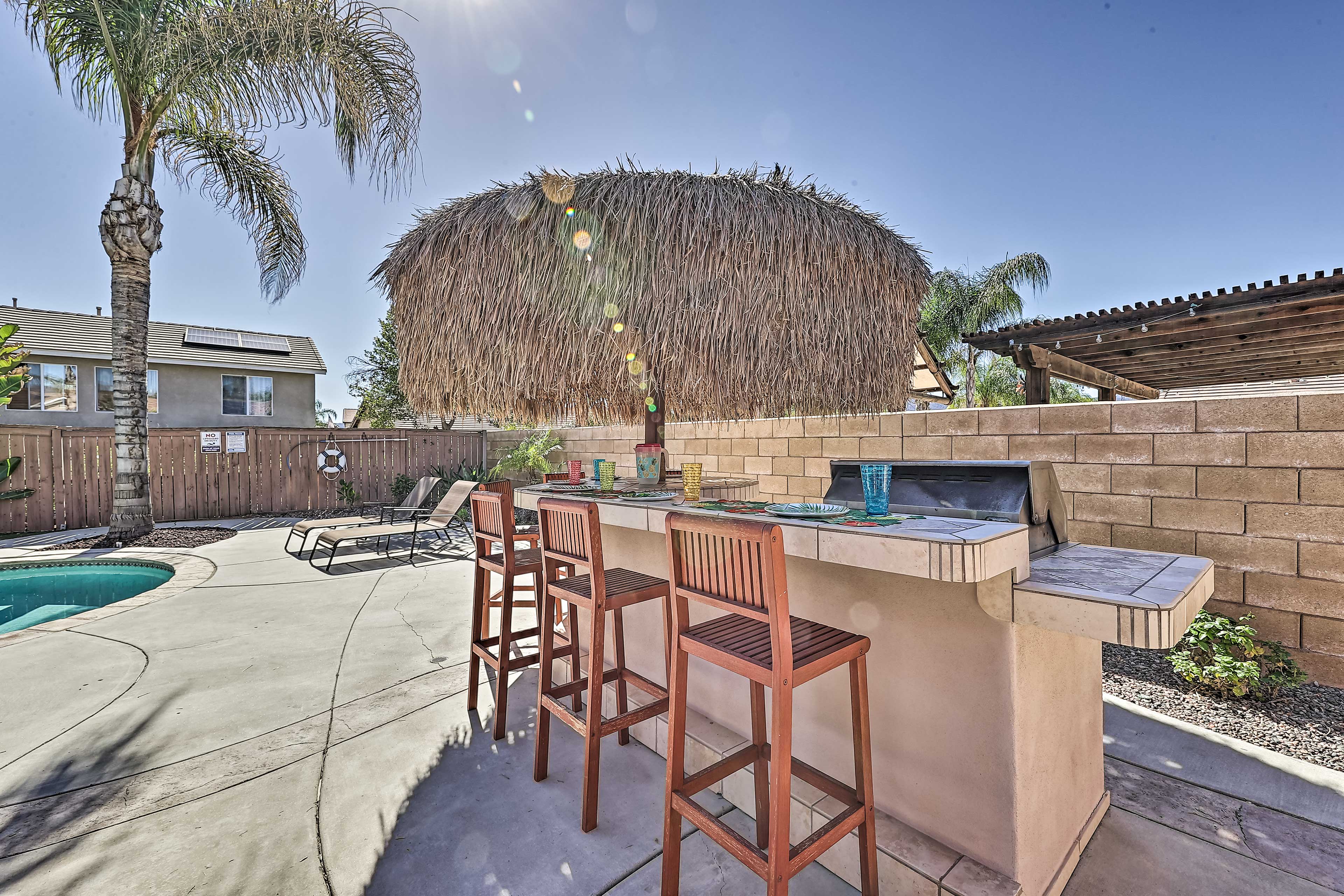 Outdoor Kitchen & Tiki Bar