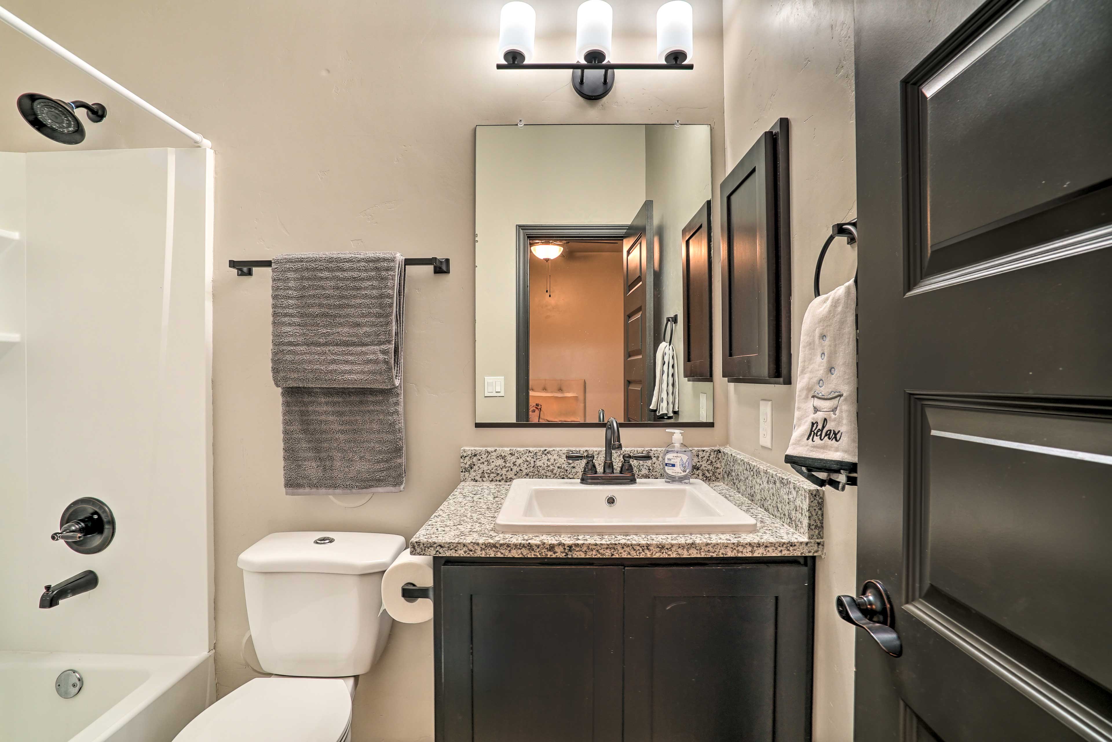 En-Suite Bathroom | Complimentary Toiletries | Hair Dryers | Towels Provided