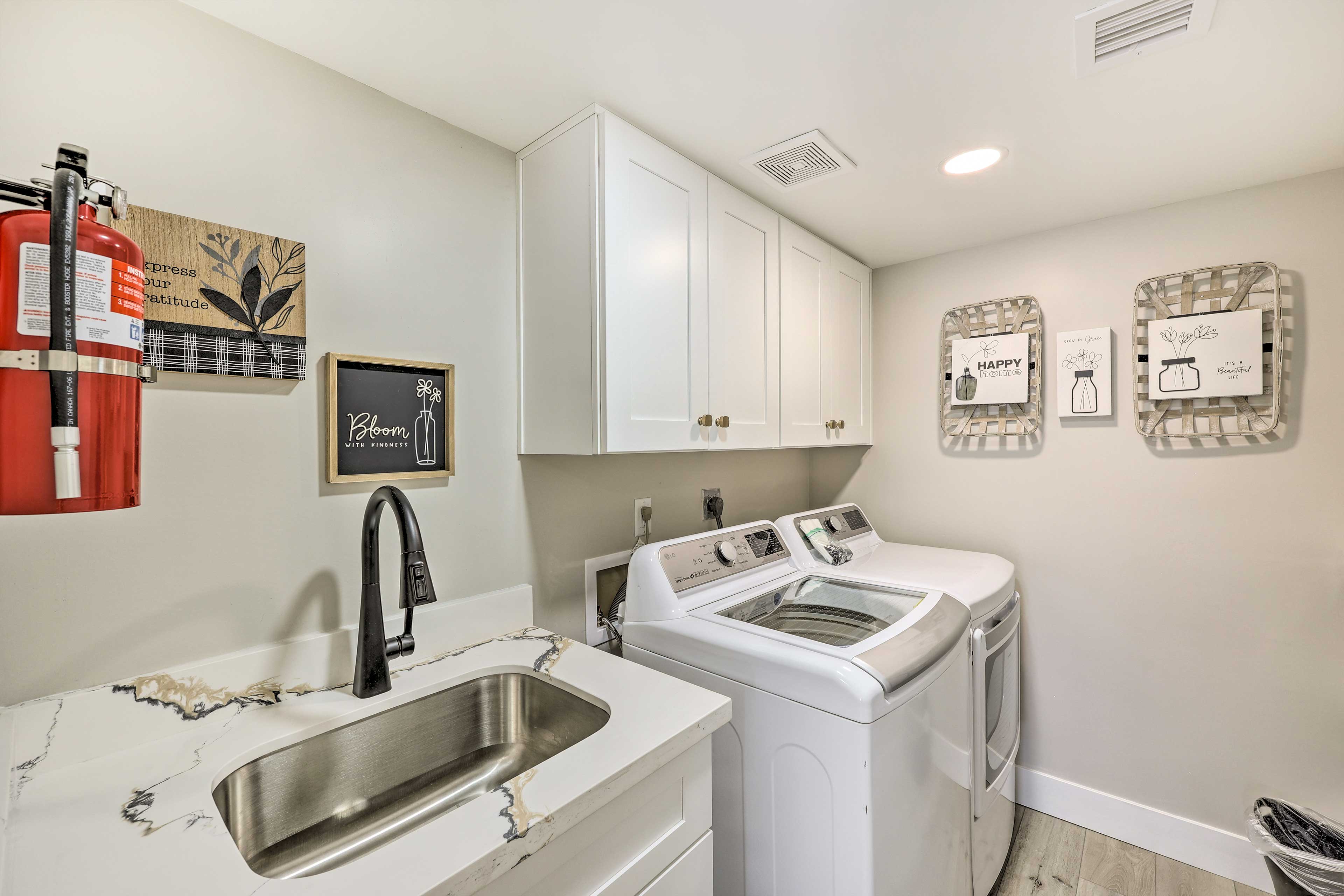 Laundry Room | Washer & Dryer