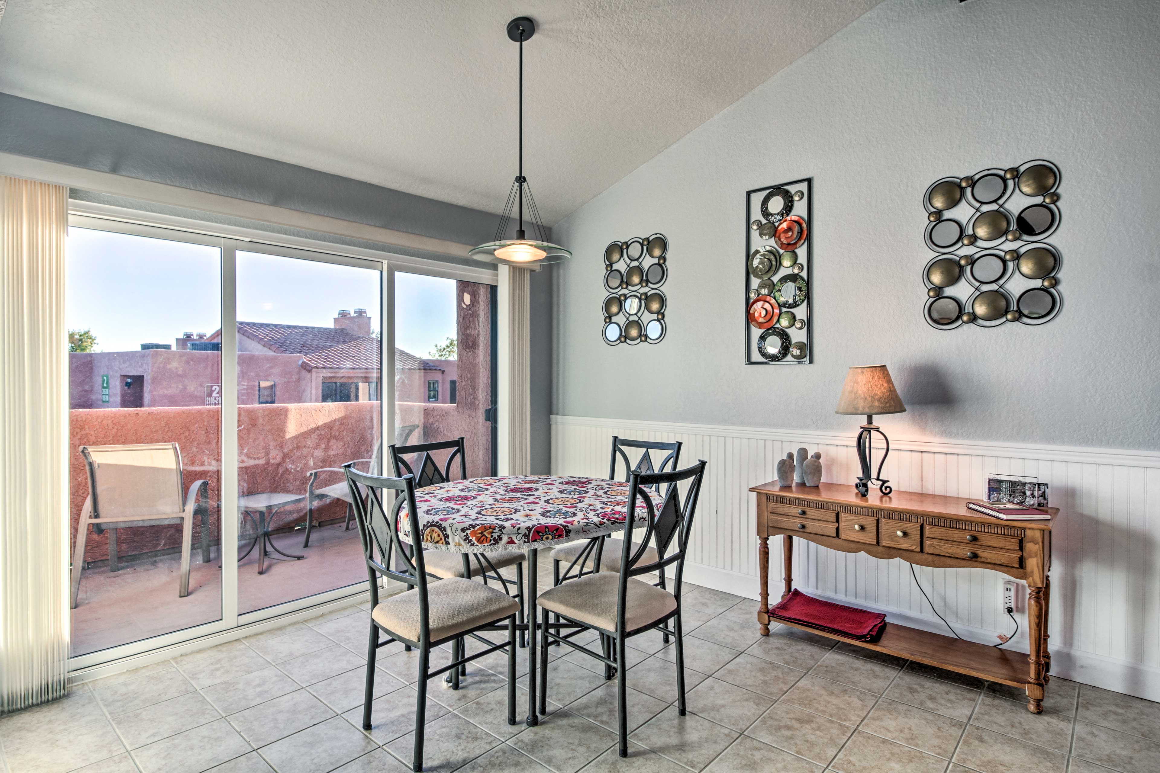 Dining Room | Dishware/Flatware Provided