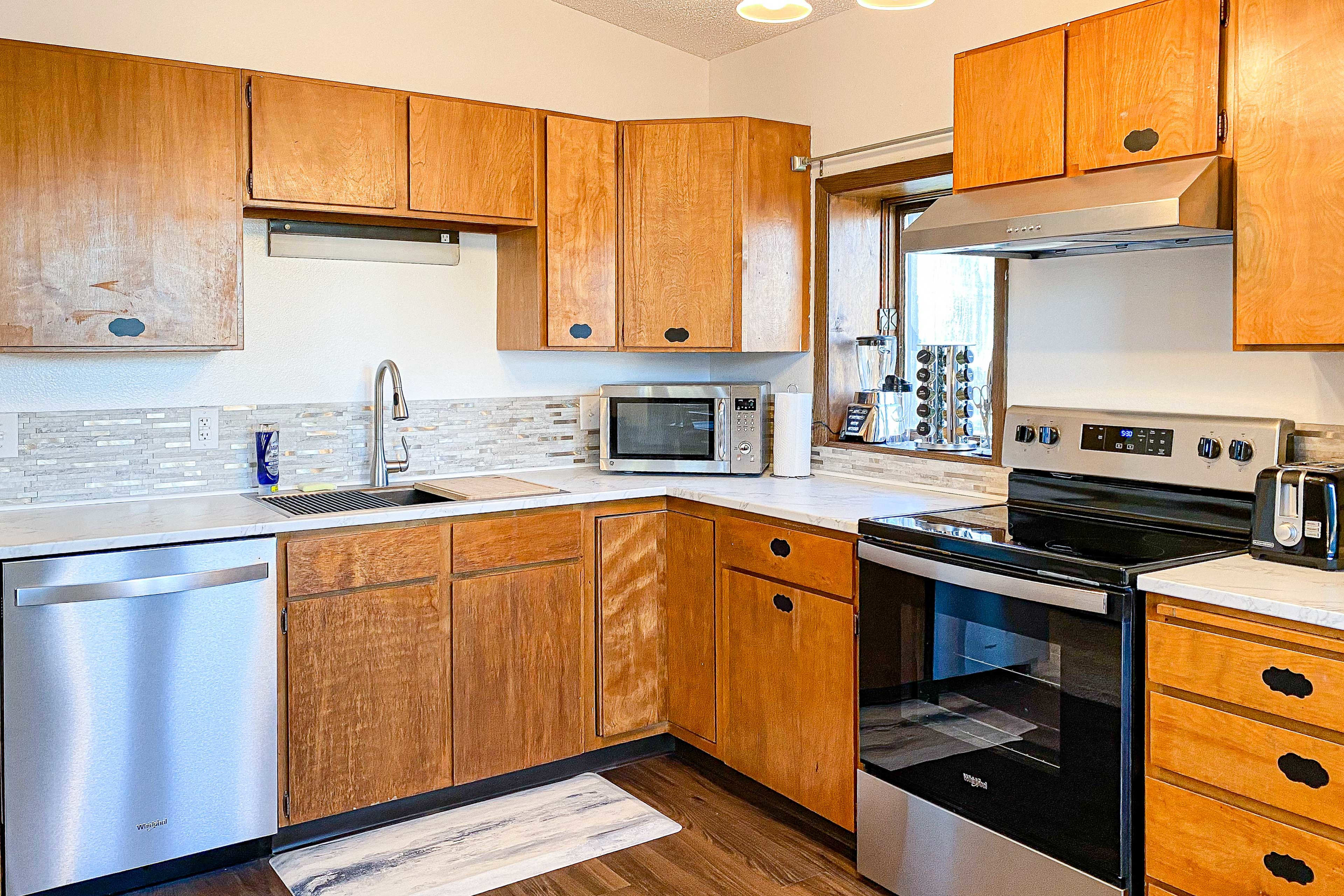 Kitchen | Coffee Maker | Toaster | Complimentary Spices