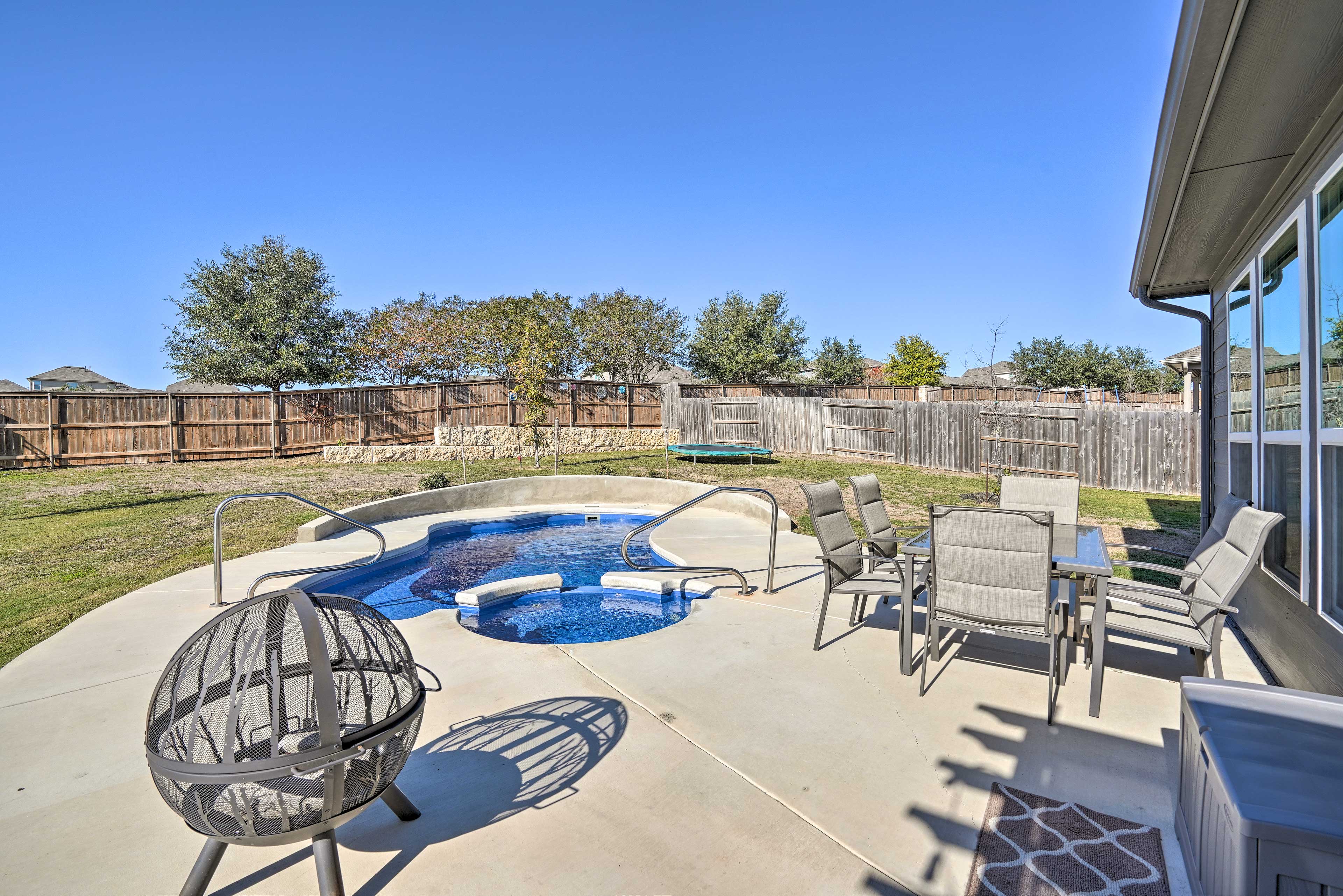 Schertz Vacation Rental | 4BR | 2.5BA | 2,400 Sq Ft | Community Amenities