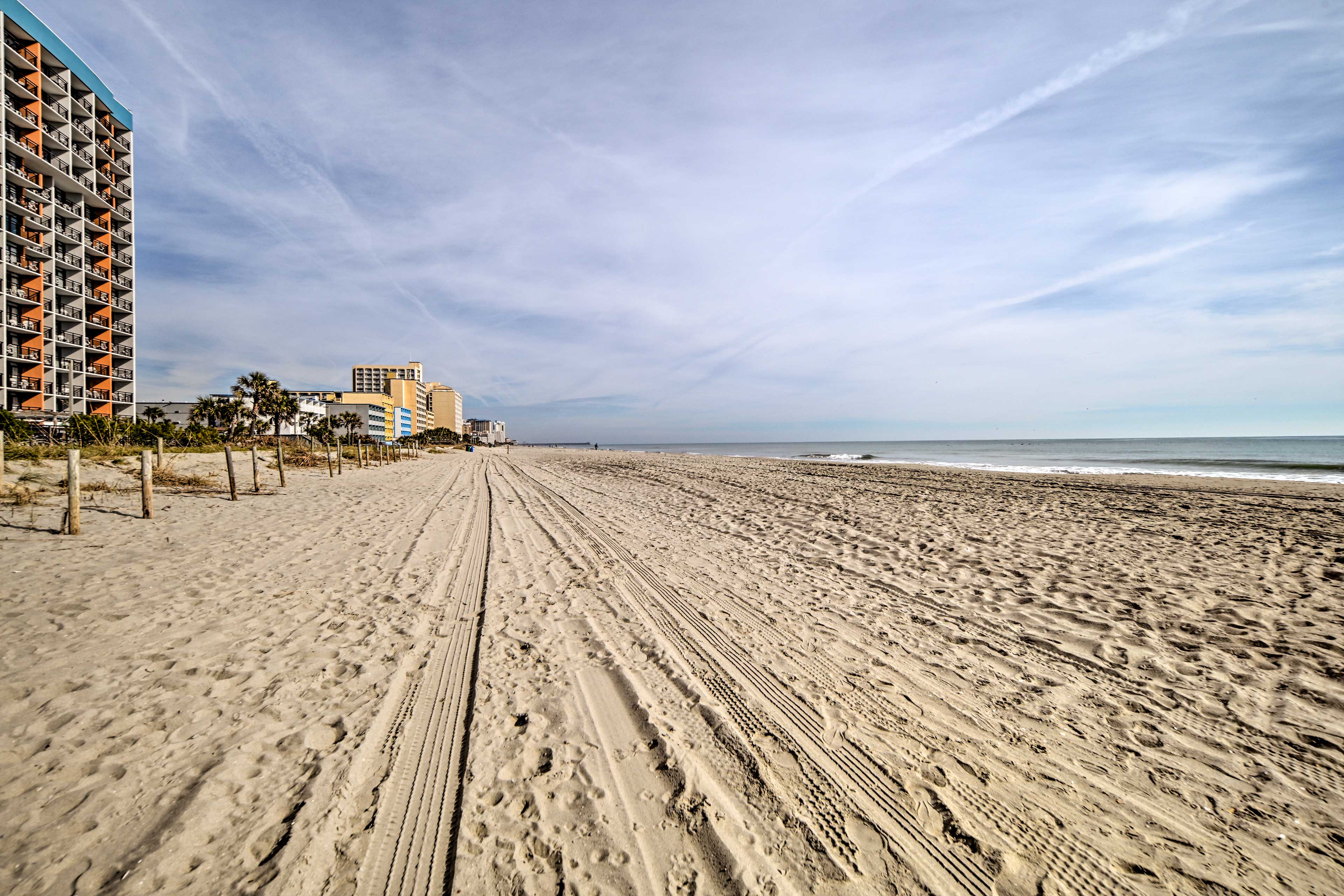 Beachfront | Parking Garage (Open, First-Come, First-Served)