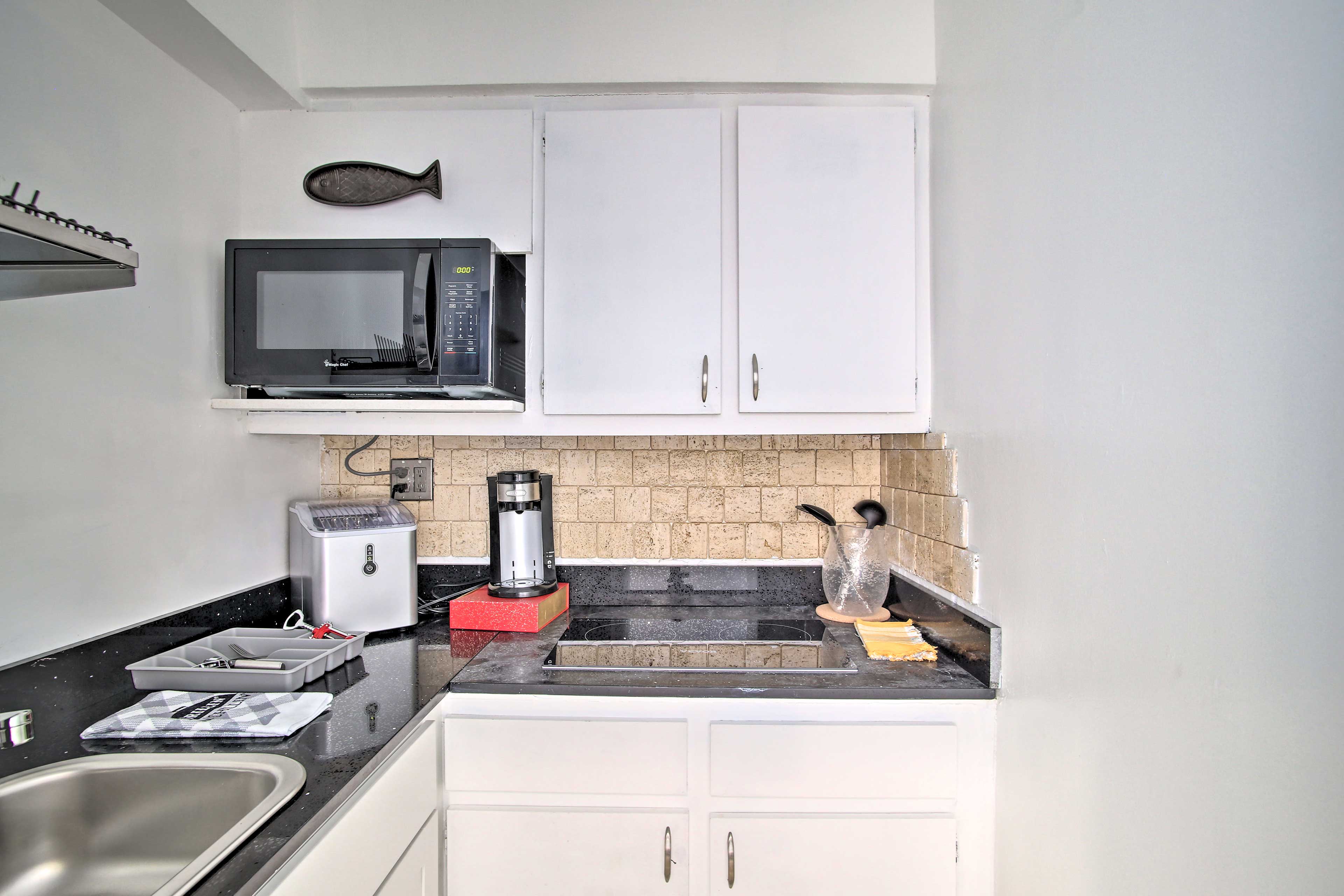 Kitchenette | Cooking Basics Provided