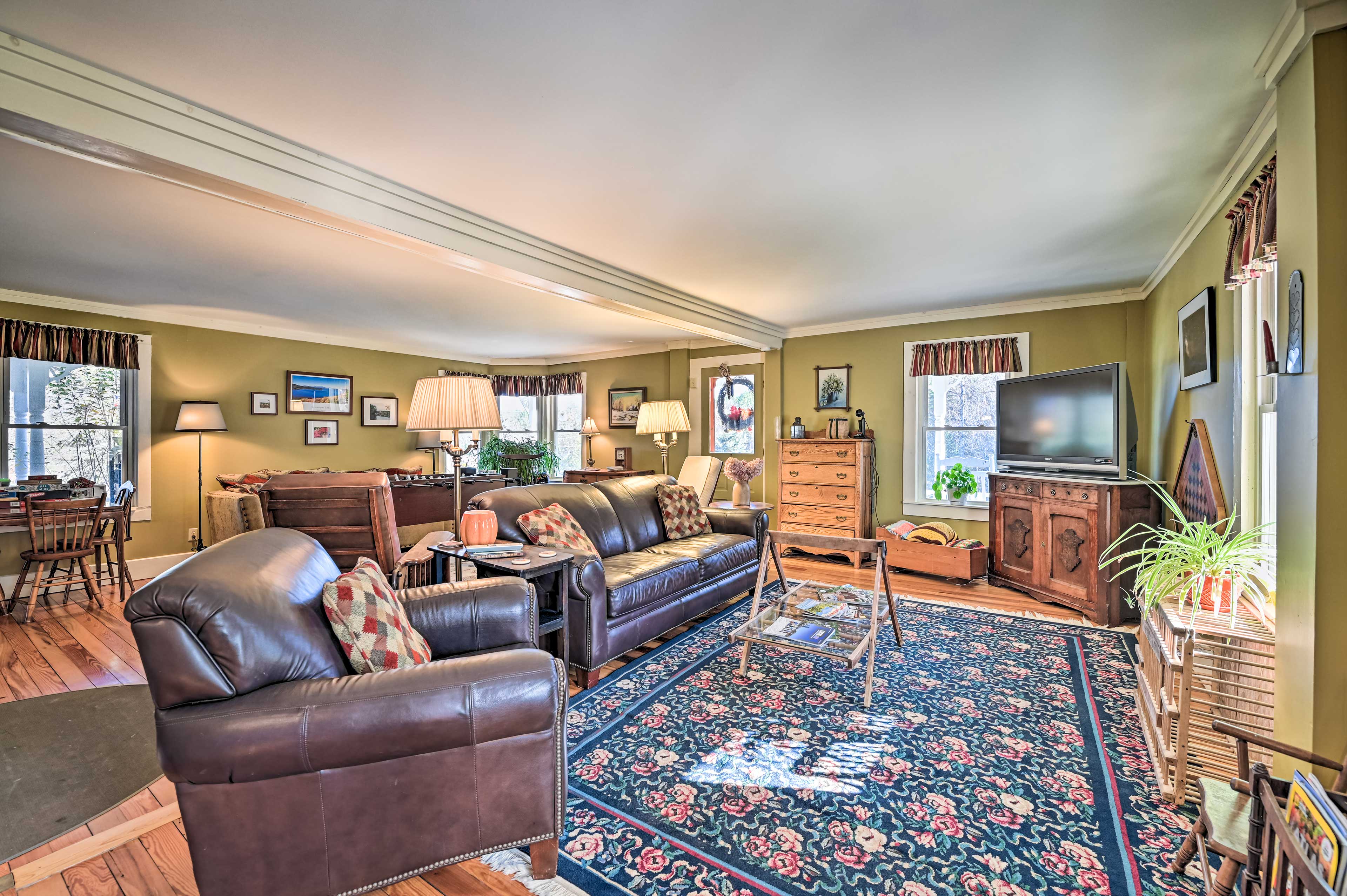 Living Room | Homeowner On-Site | Towels & Linens