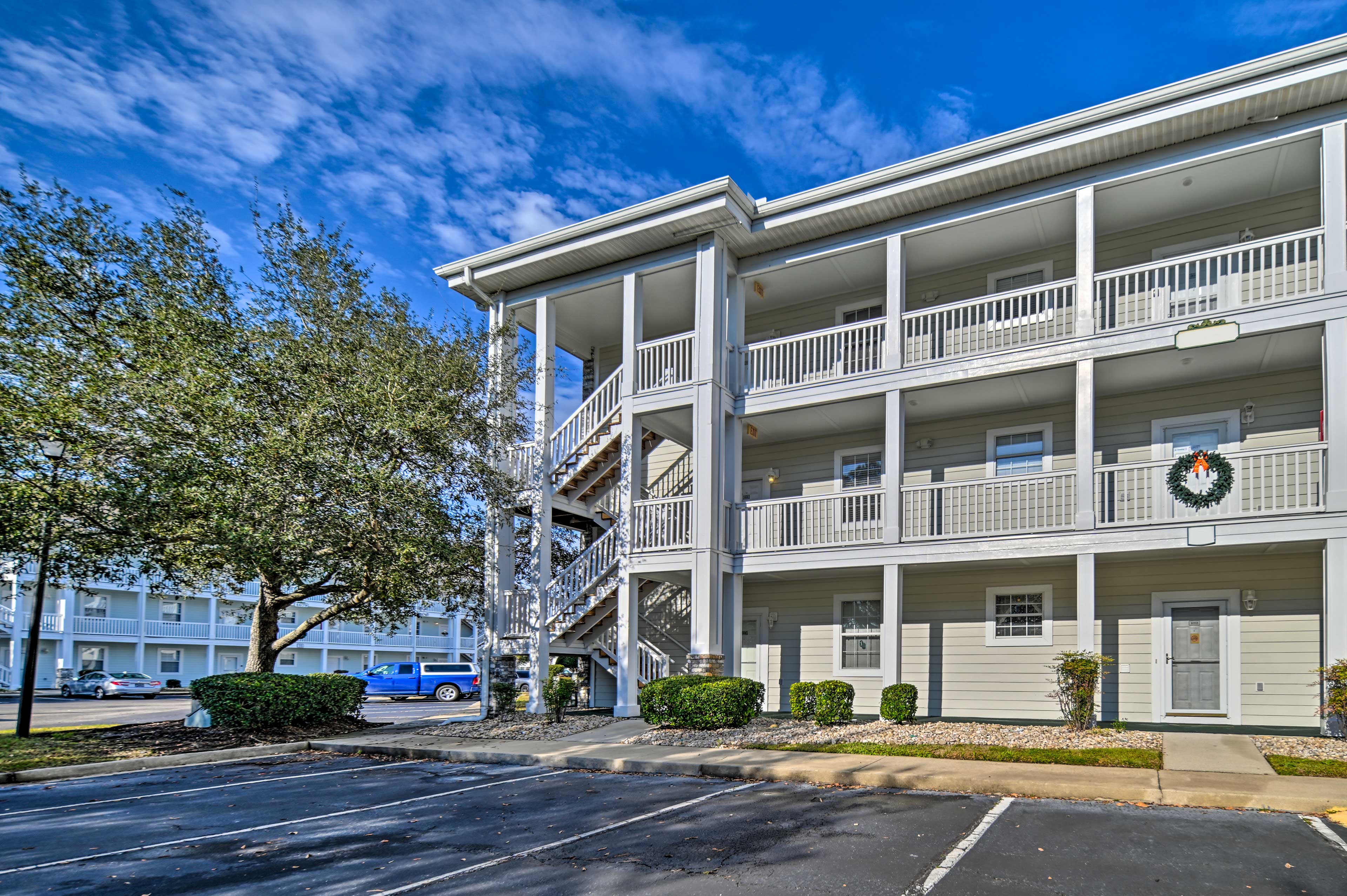 Parking | Community lot (1 Vehicle, First-Come, First-Served Basis)