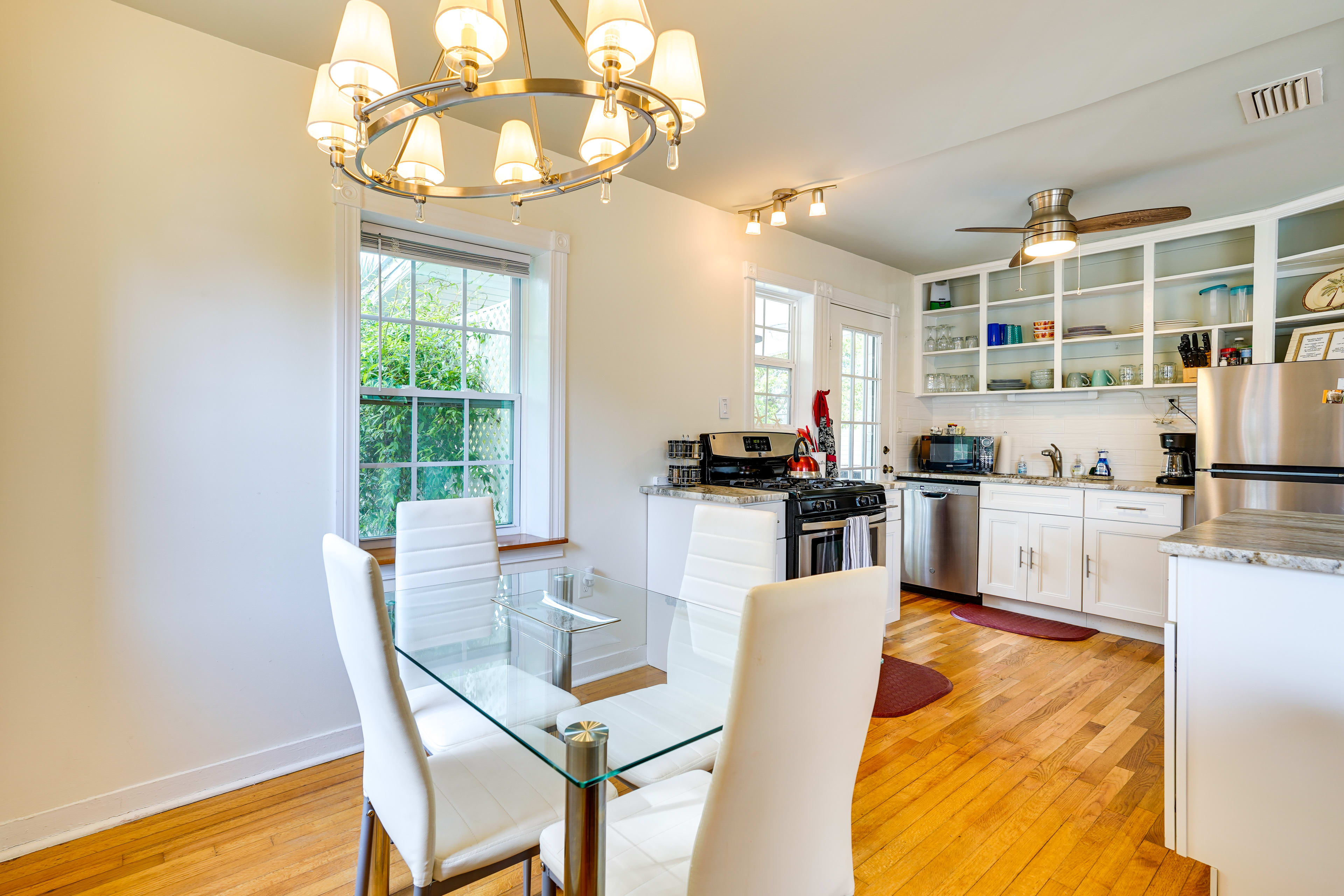 Dining Area | Dishware & Flatware Provided