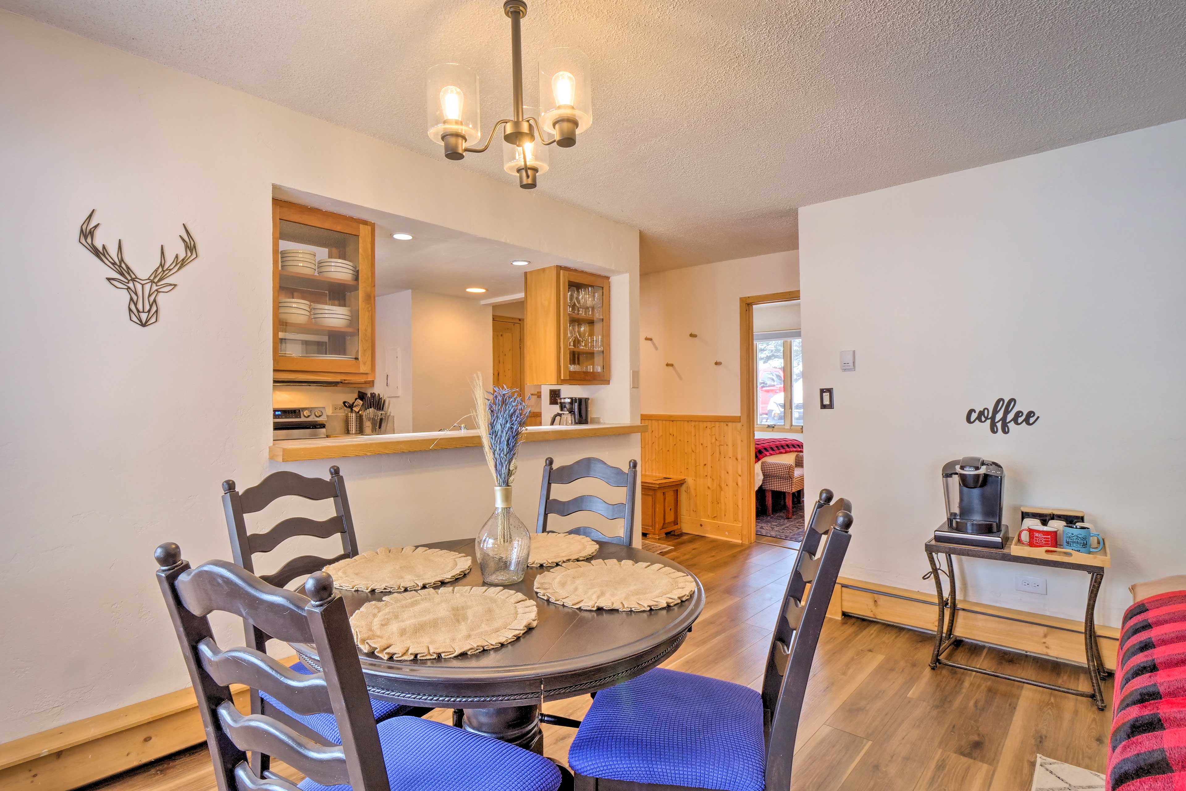 Dining Room | Dishware/Flatware Provided