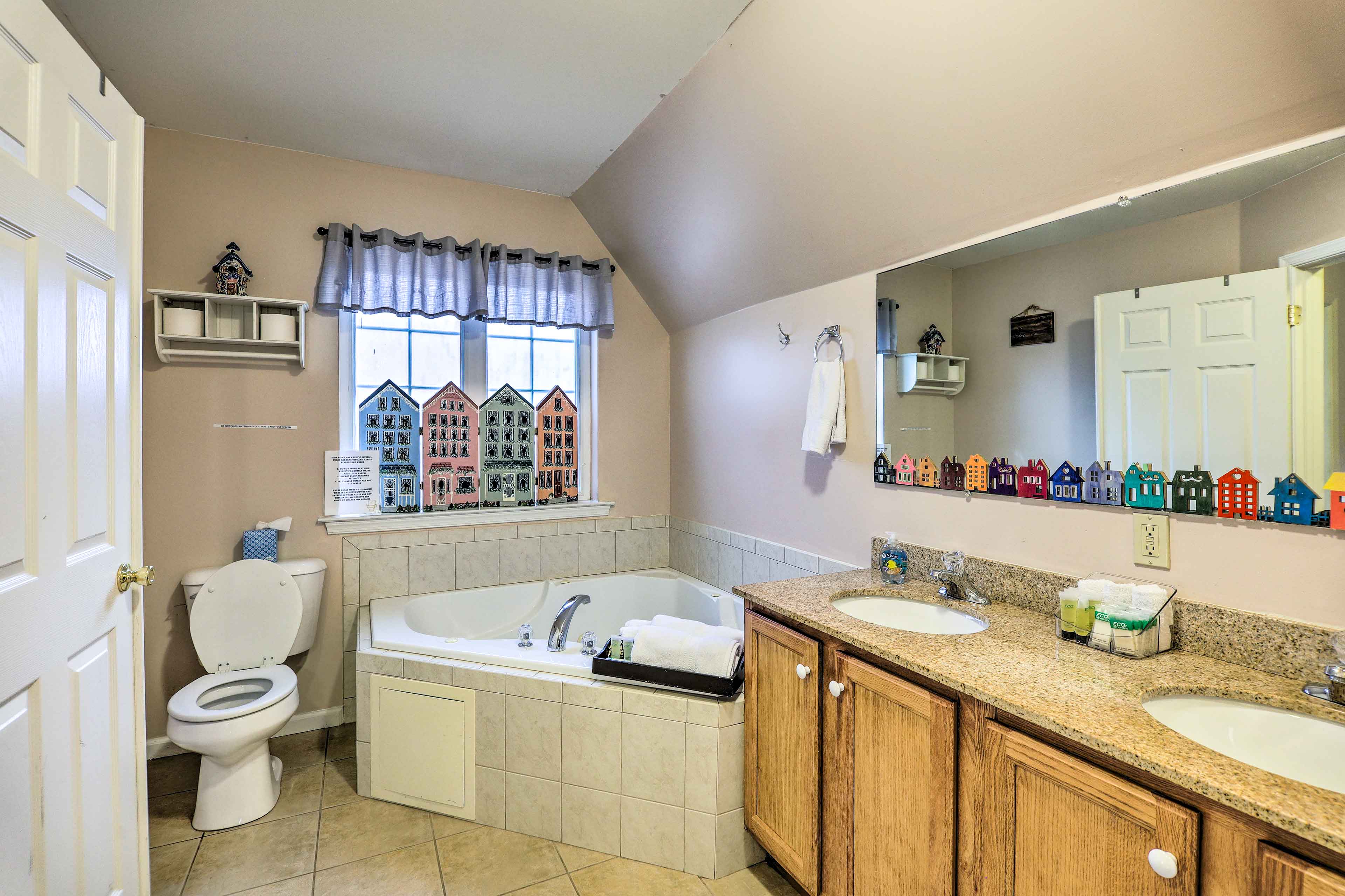 Full Bath | Complimentary Toiletries | Soaking Tub (No Jets)