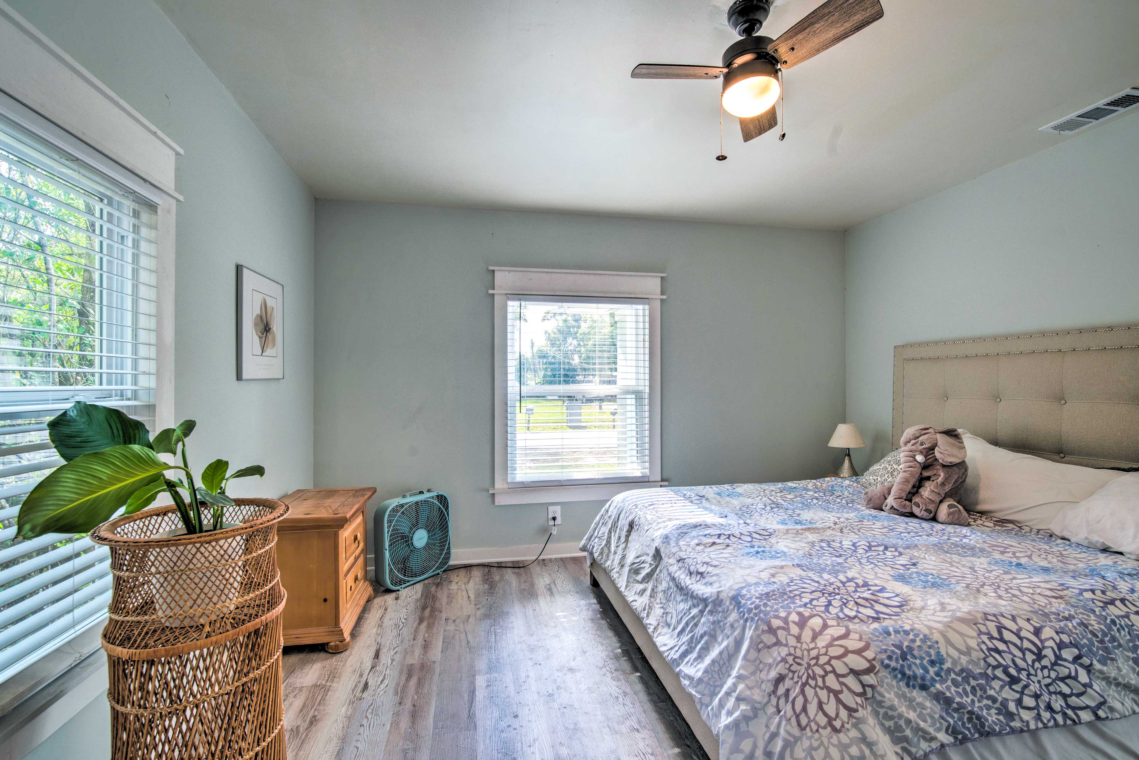 Bedroom 1 | King Bed | Ceiling Fans