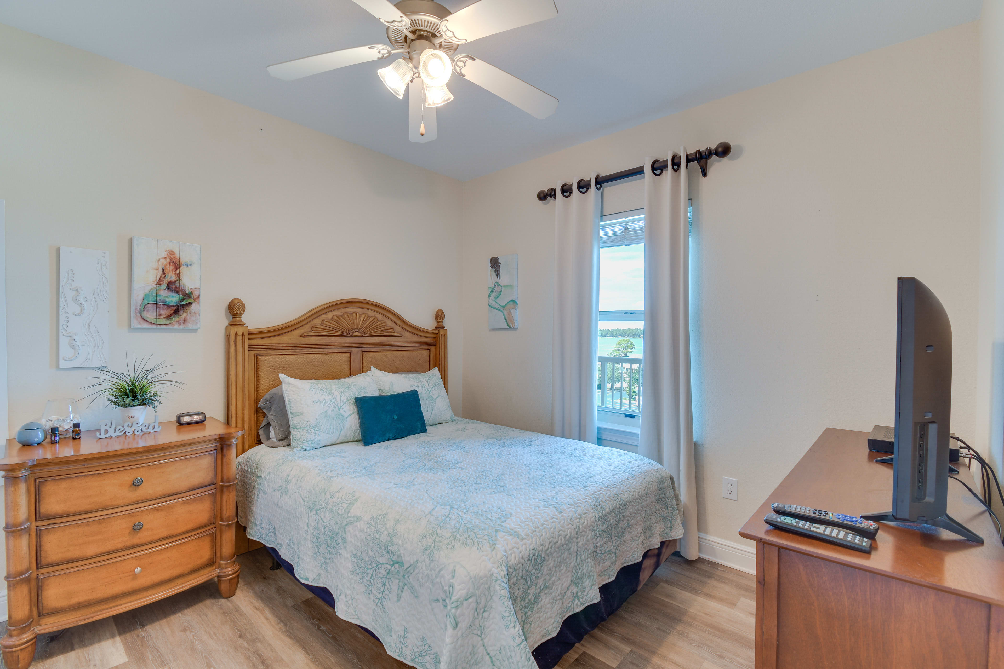 Bedroom 2 | Queen Bed | En-Suite Bathroom