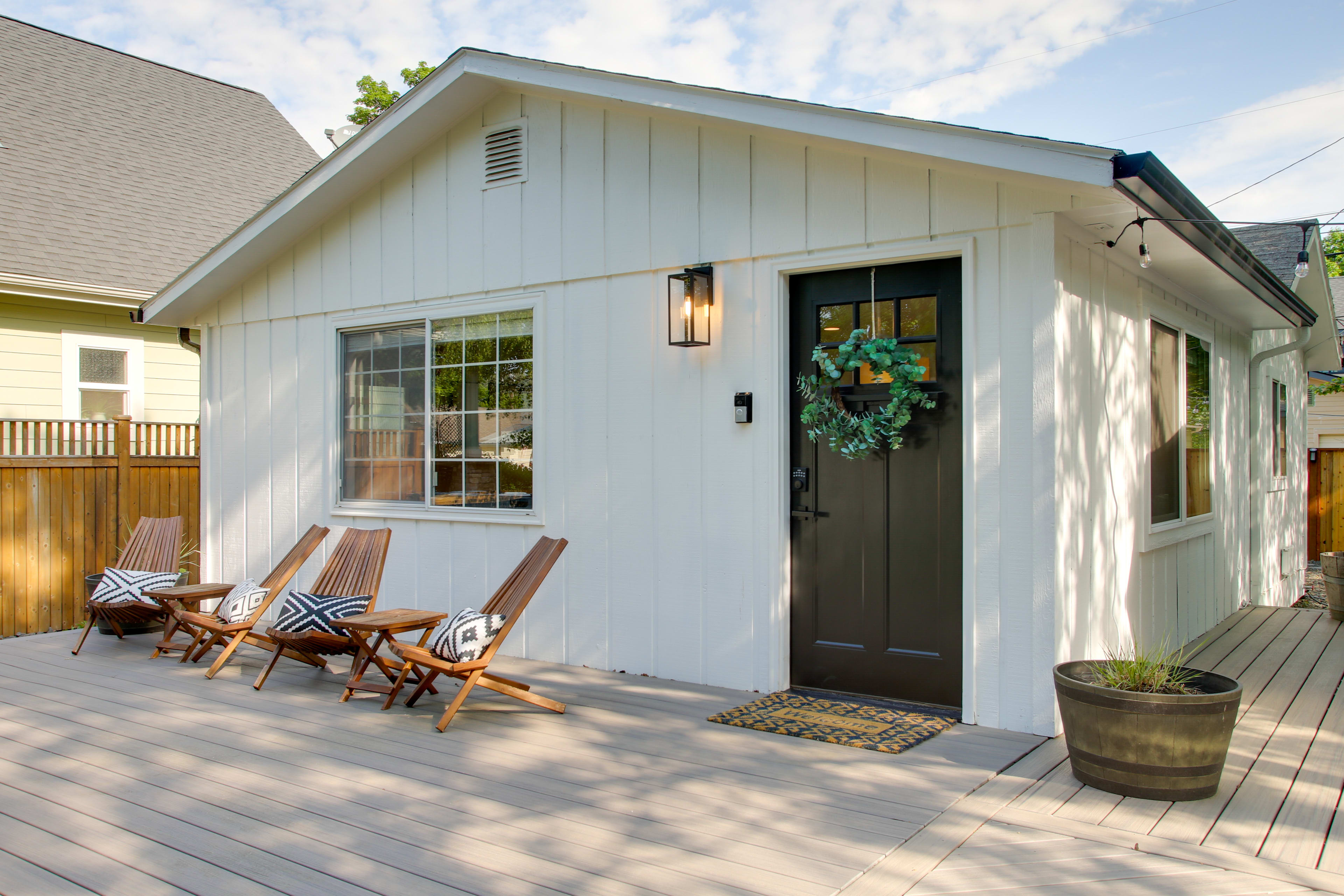 Front Entry | Keyless Entry | 1 Ring Doorbell Device (Facing Entry)