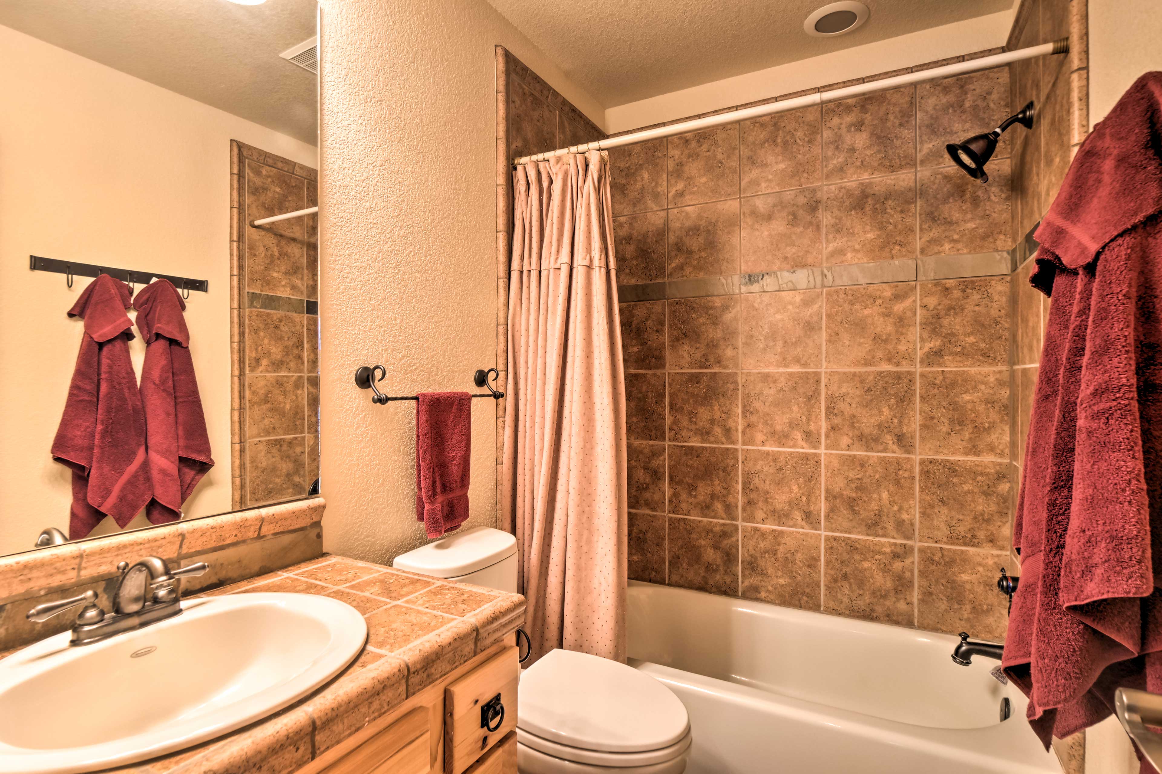 Full Bathroom | Complimentary Toiletries