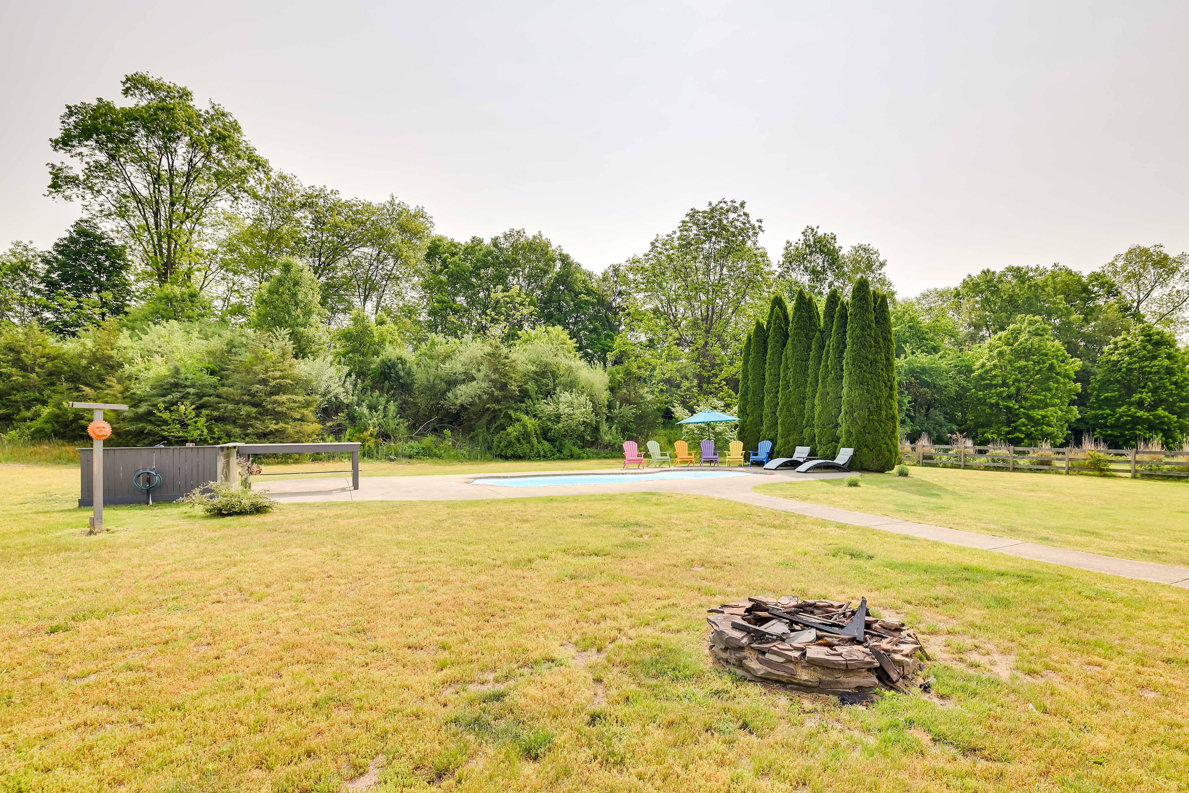 Private Yard | Fire Pit | Outdoor Pool