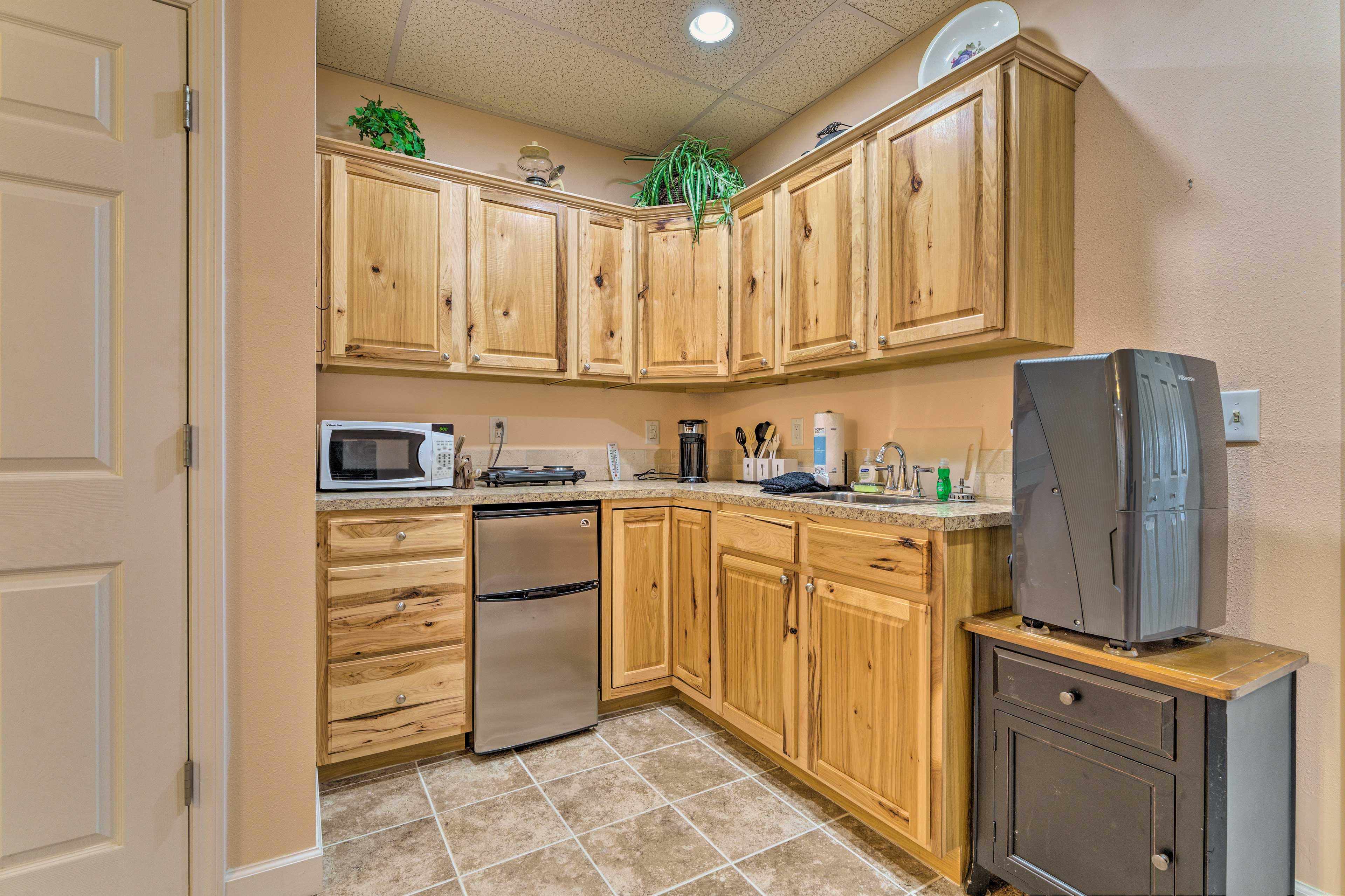 Kitchenette | Single-Story Condo | Central, Convenient Location | Free WiFi