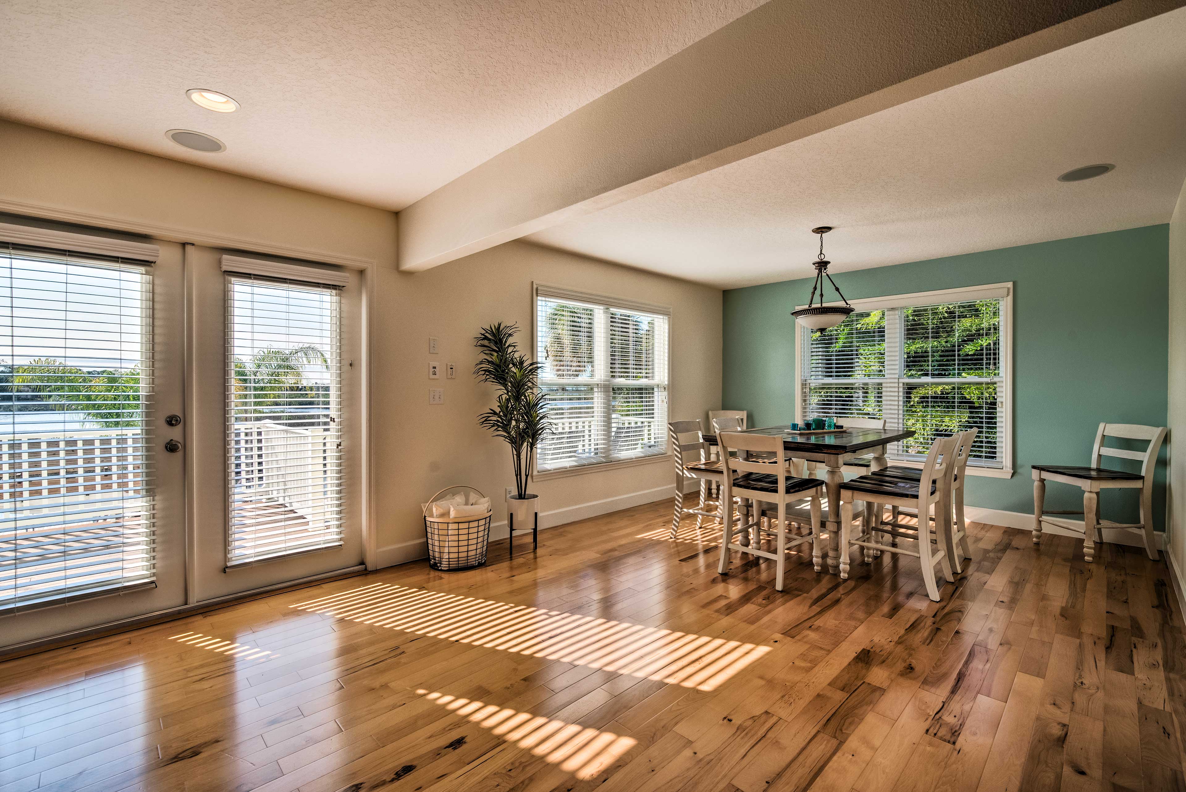 Dining Area | Dishware/Flatware