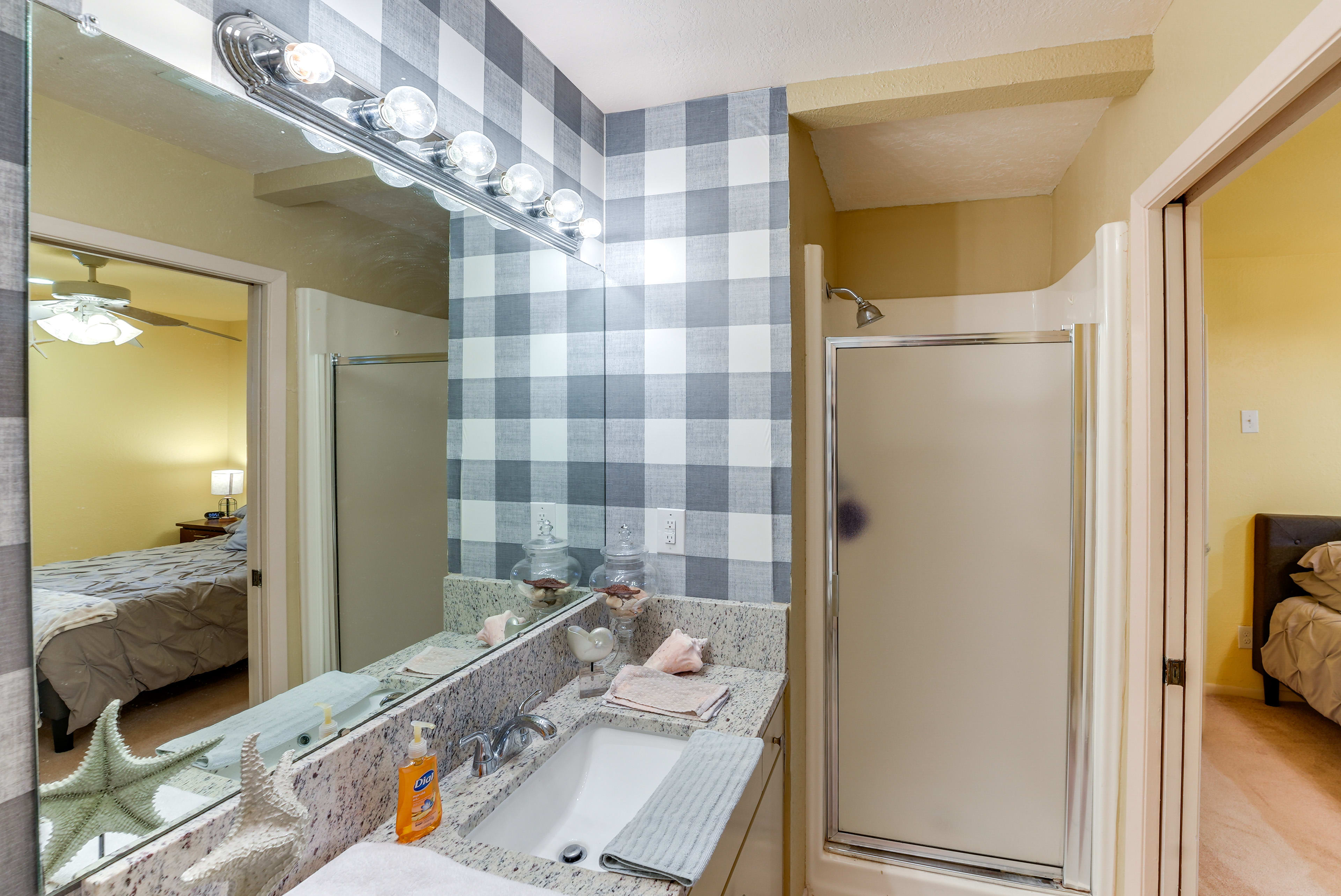 En-Suite Bathroom | Towels Provided | Hair Dryer