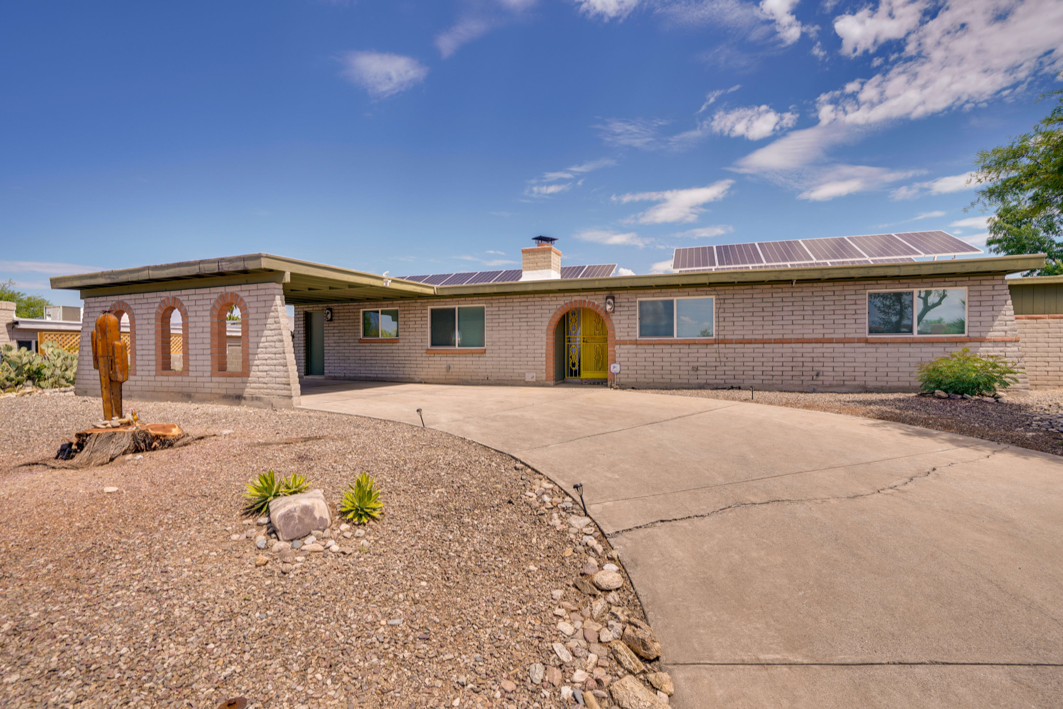 Front Entry | Keyless Entry | 2 External Security Cameras (Facing Out)