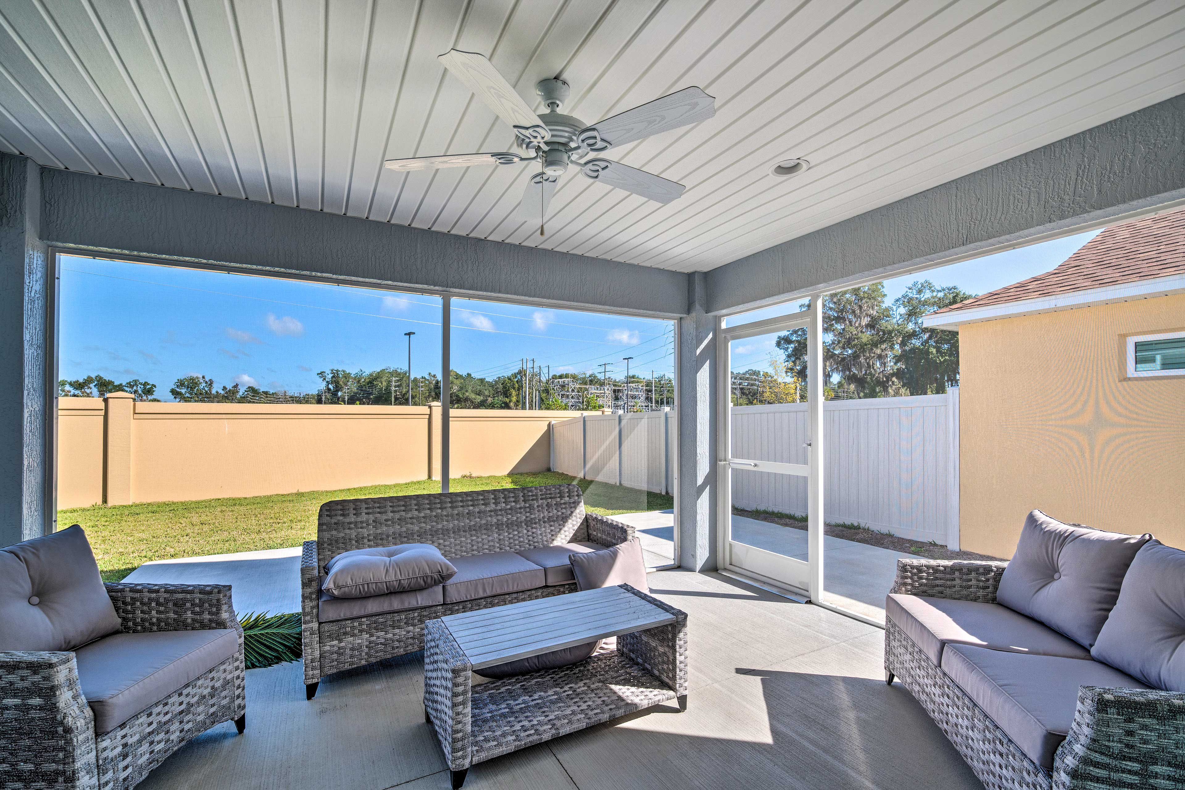 Screened-In Patio | Outdoor Seating