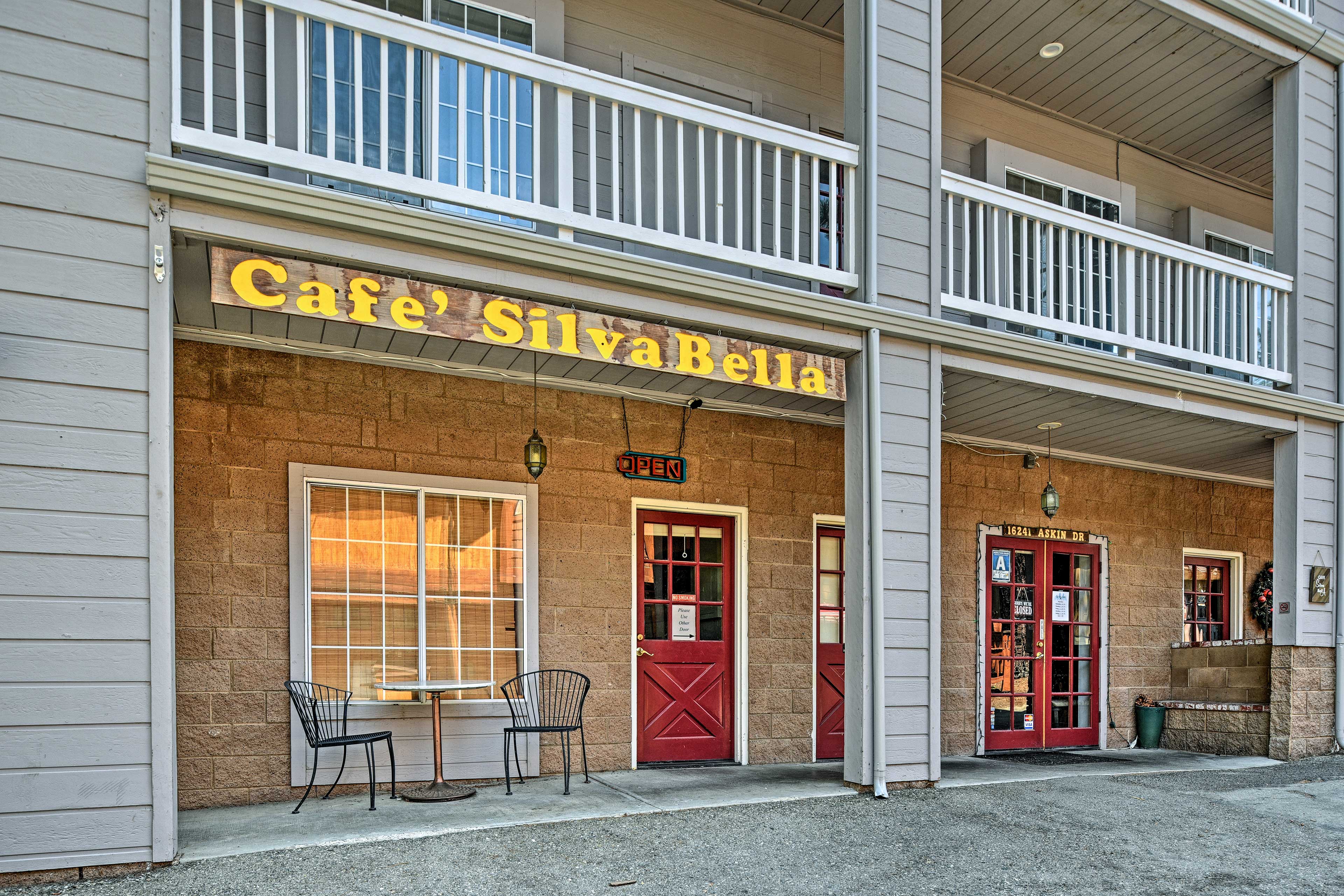 Community Amenities | Café | Bar & Restaurant | General Store